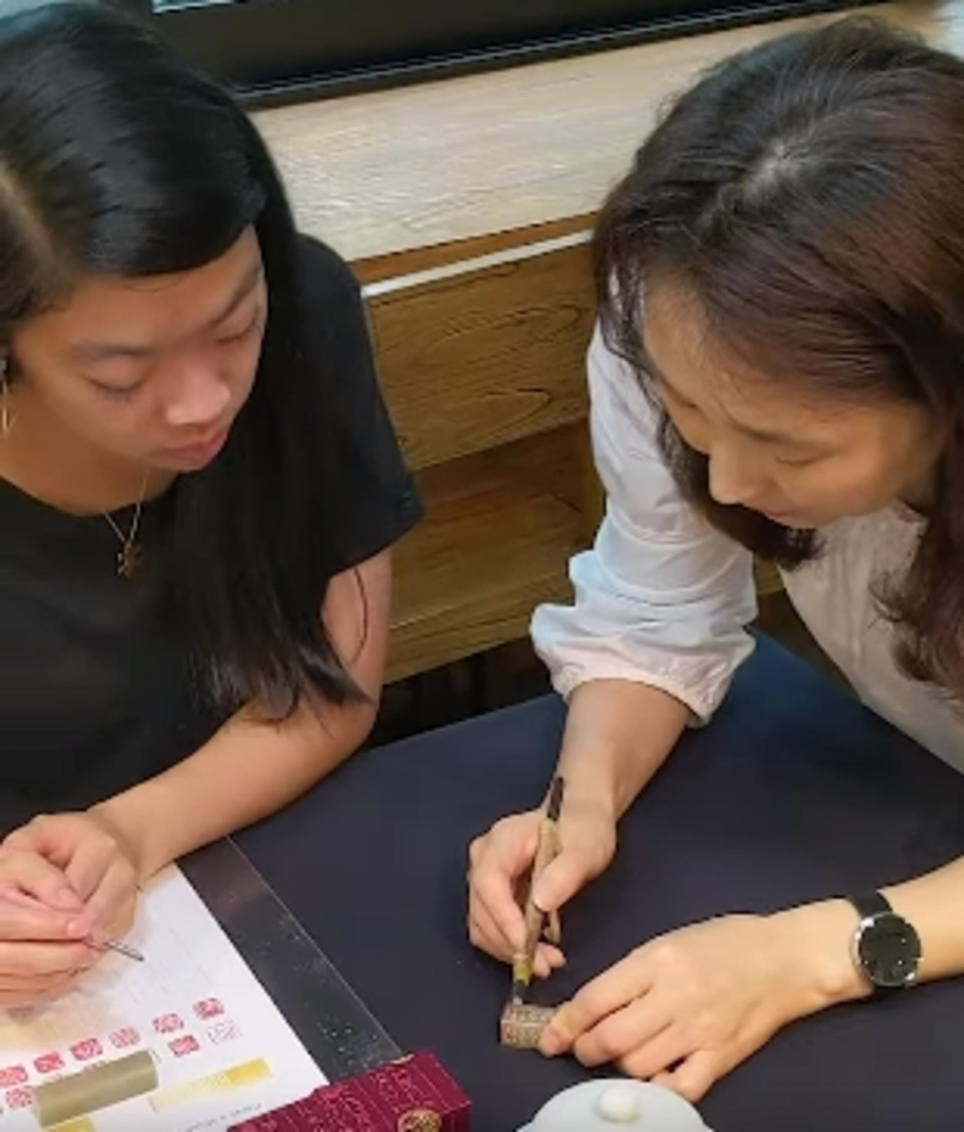 Create Your Korean Name Seal with a Calligrapher in Insadong, Seoul - Thumbnail 13