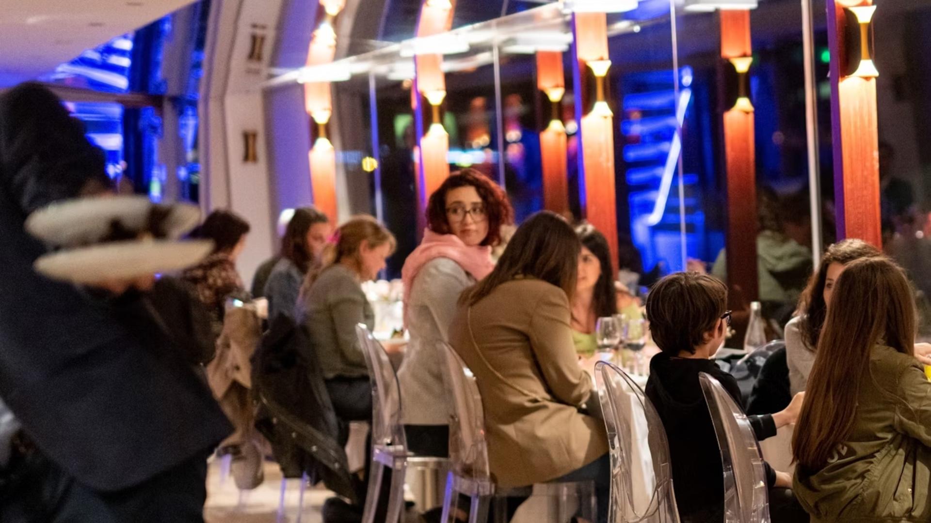 3-course Italian dinner cruise experience by Trattoria in Paris - Thumbnail 3