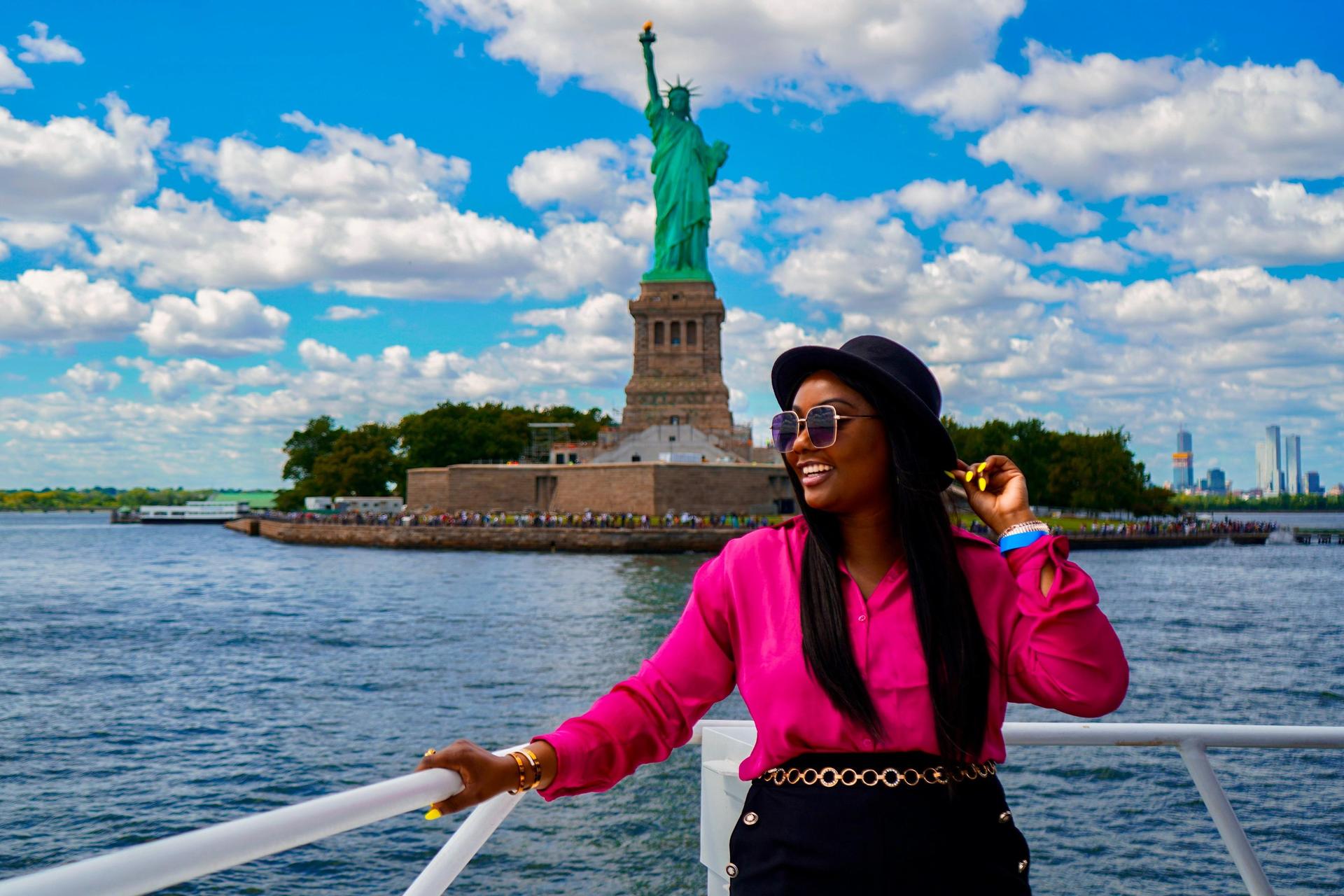 Starship NYC Landmark 90 Min Sightseeing Cruise - Thumbnail 2