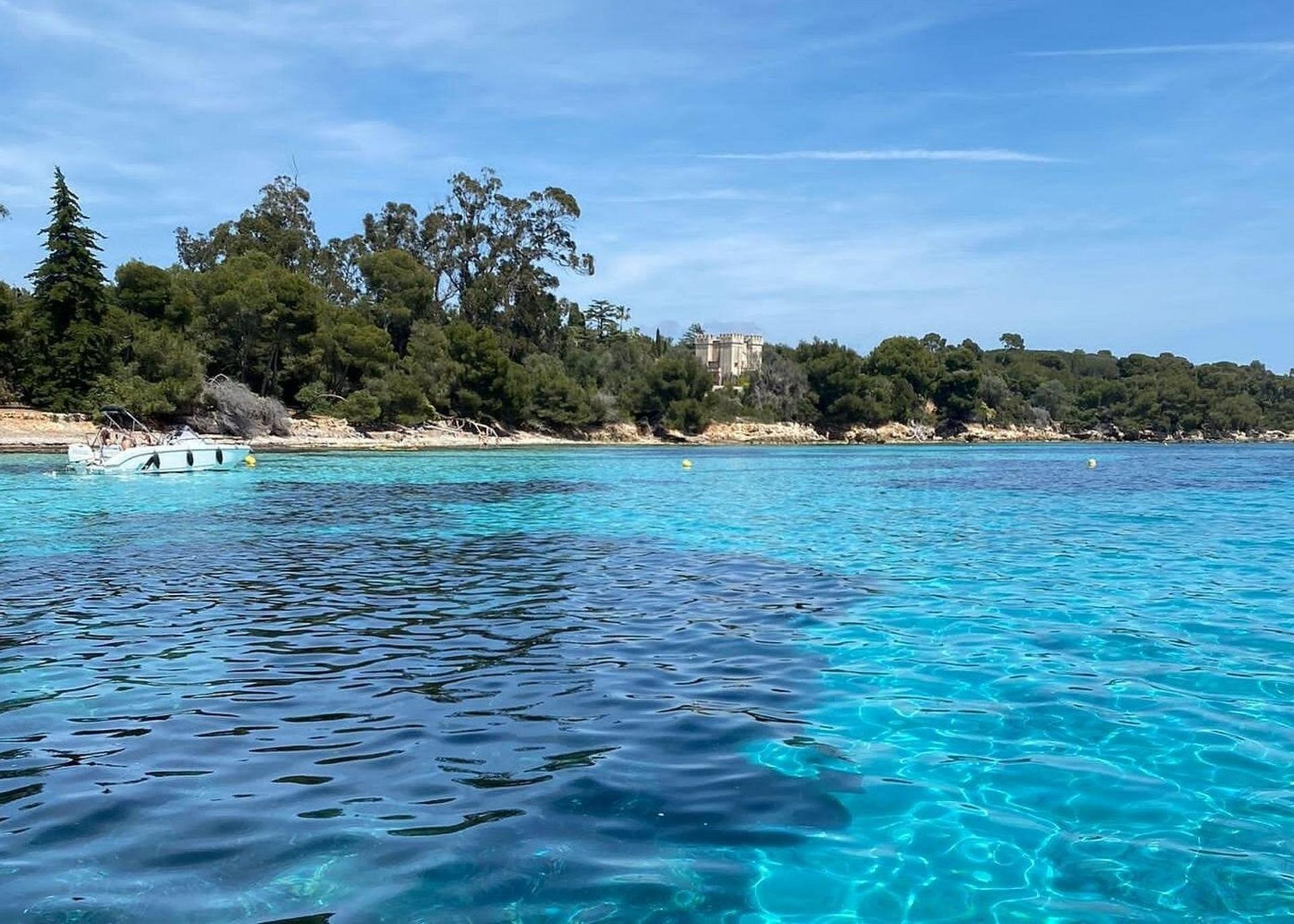 Private Boat Tour Cannes - Lérins Island & Hidden Coves 4H - Thumbnail 2