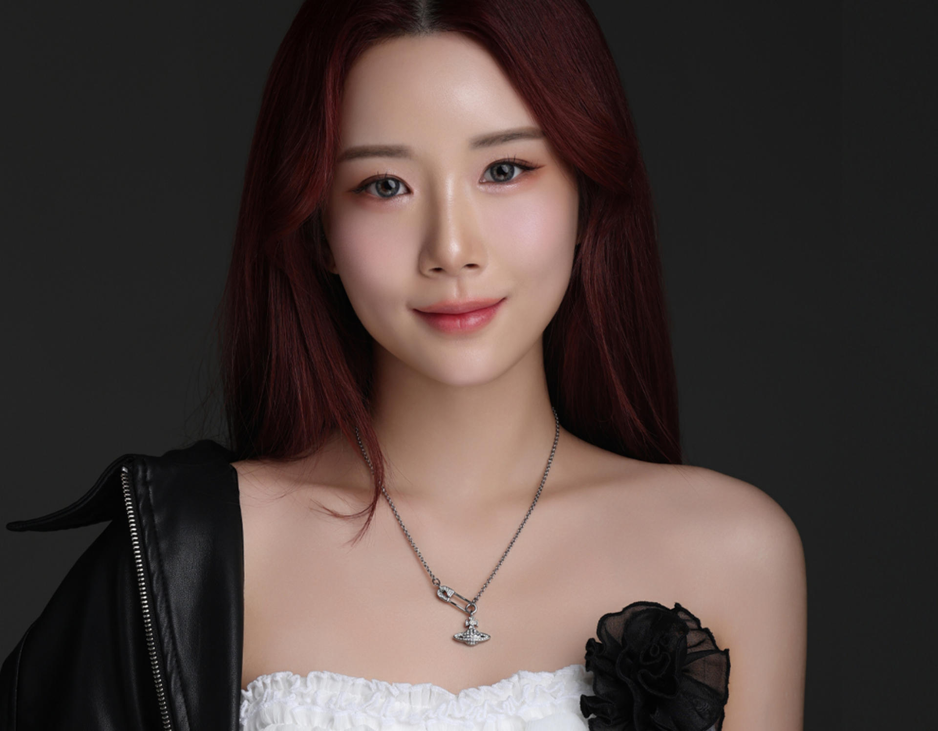 Seoul Hongdae Photo Studio Experience - Thumbnail 2