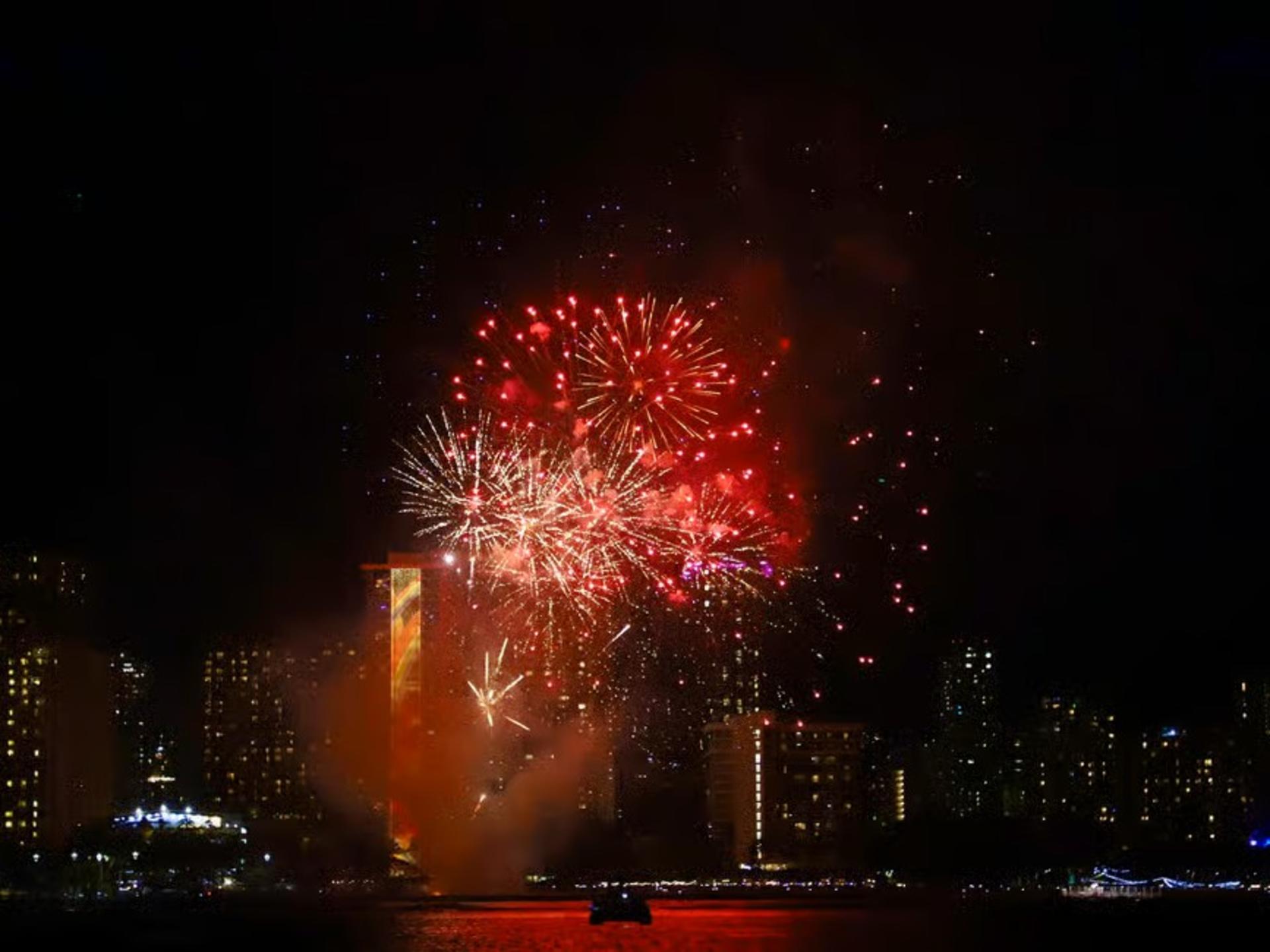 Friday Night Waikiki Fireworks Sail from Kewalo Harbor  - Thumbnail 3