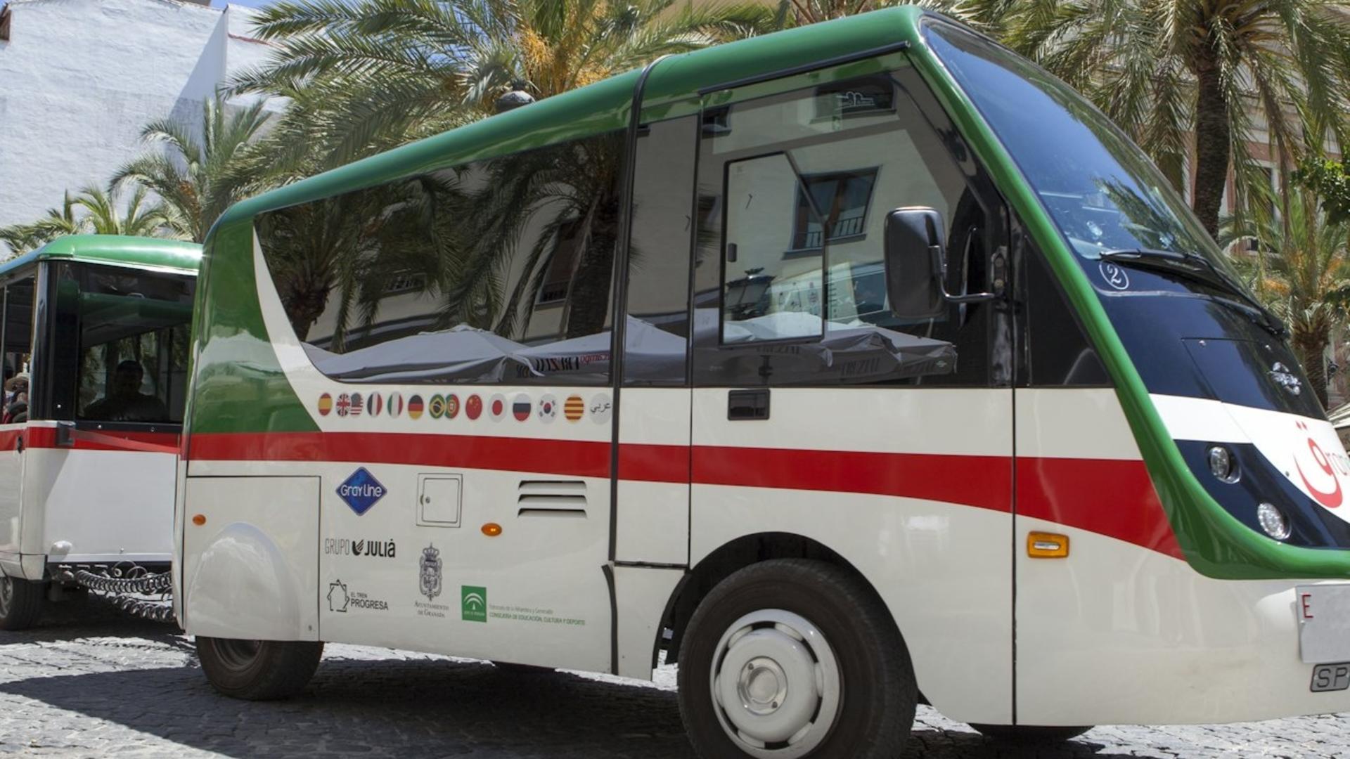 Hop-on hop-off Train in Granada - Thumbnail 2