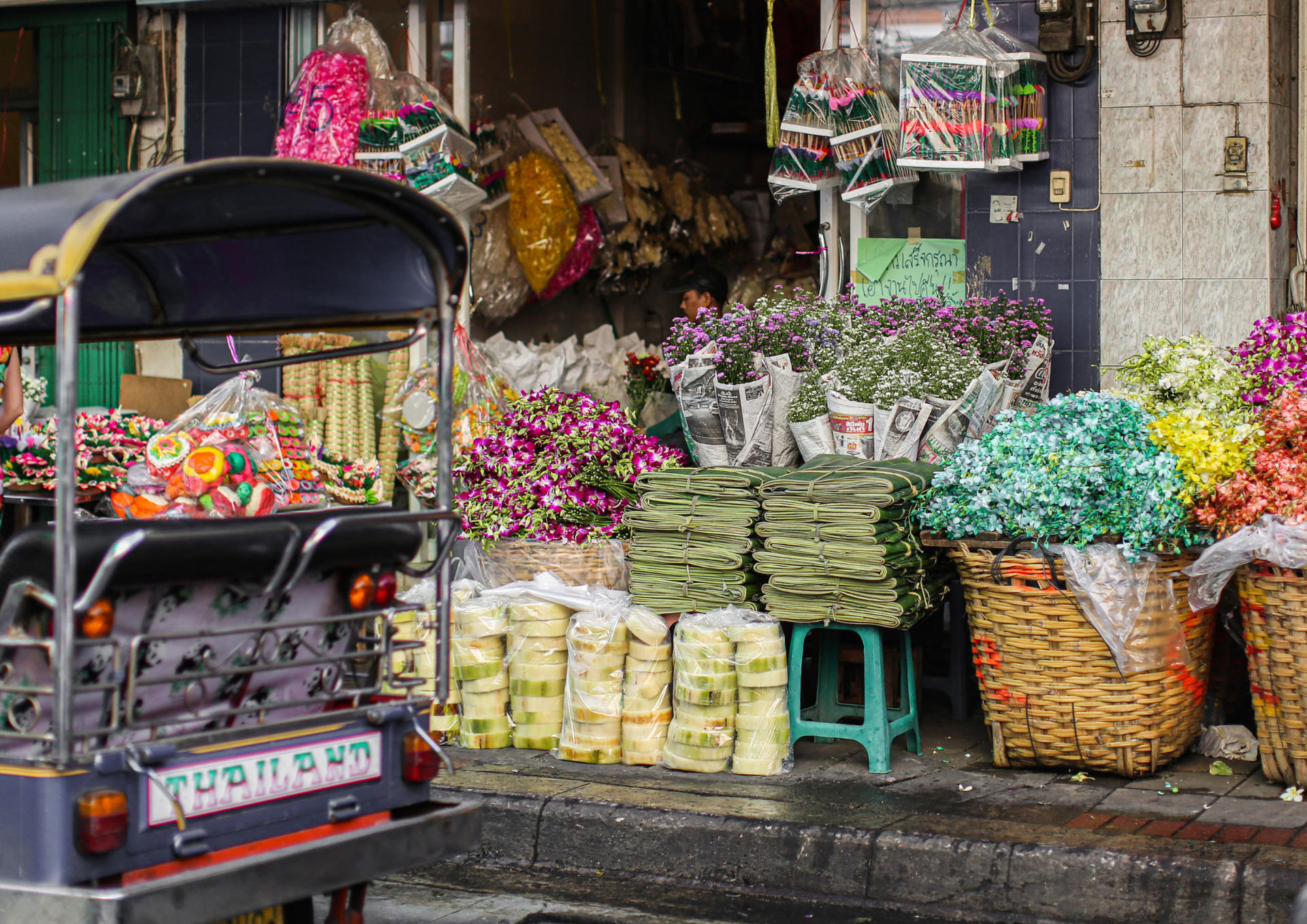 Tuk Tuk riding tour in Bangkok by MyProGuide - Thumbnail 13