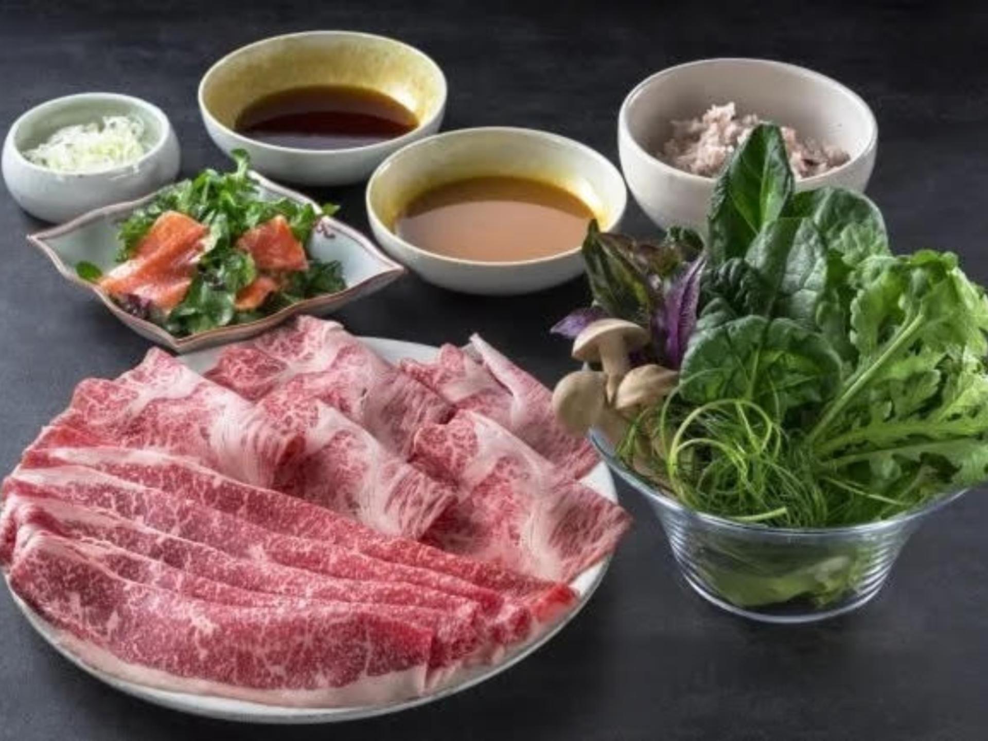 SUKIYAKI SHABUSHABU TSUKADA - Sukiyaki & Shabushabu in Osaka, Umeda - Thumbnail 2
