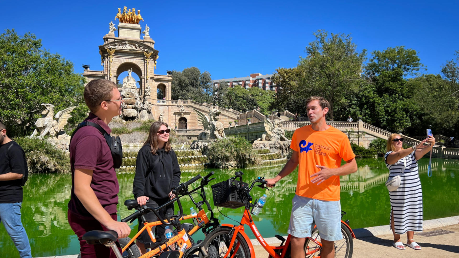 City sightseeing bike tour in Barcelona - Thumbnail 10