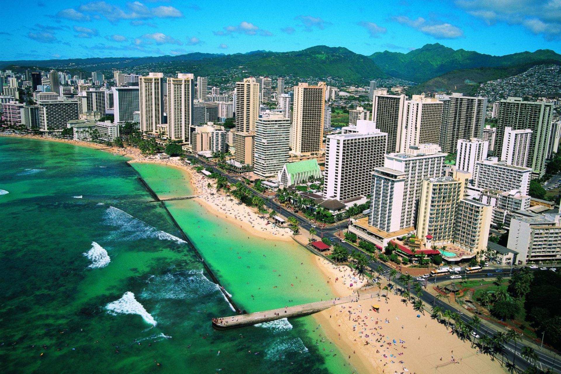 Blue Skies of Oahu Helicopter Tour - Thumbnail 2