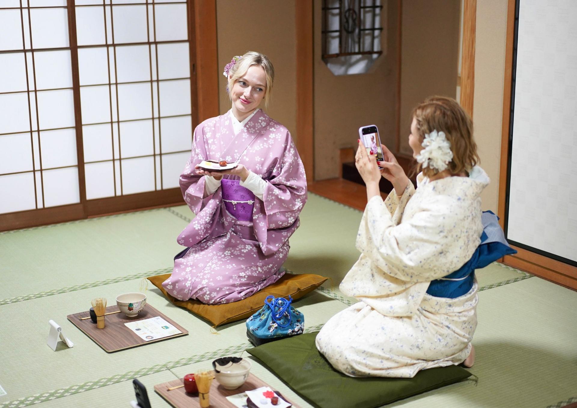 Kyoto Tea Ceremony & Matcha Making TIA KiyomizuYasakado-ri Shop - Thumbnail 8