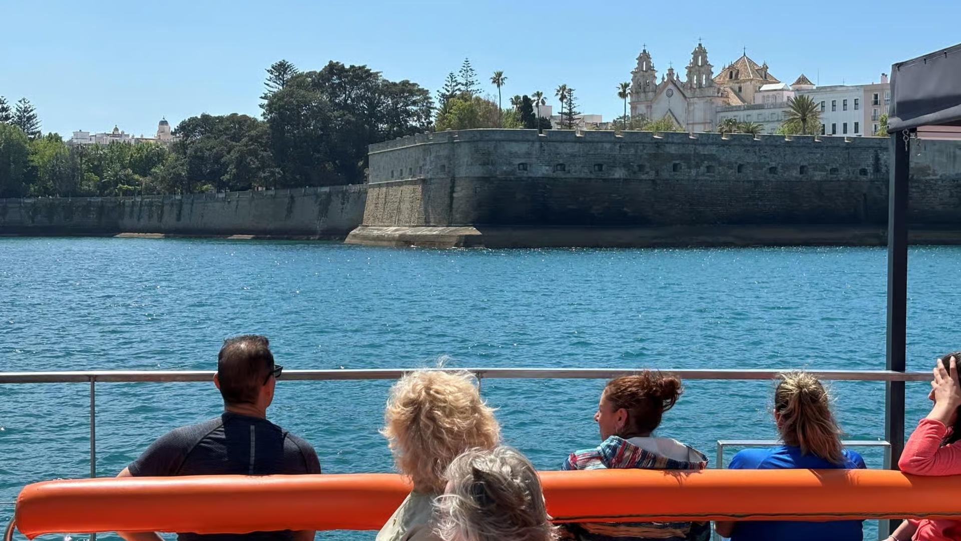 Catamaran sightseeing experience in Cadiz  - Thumbnail 2