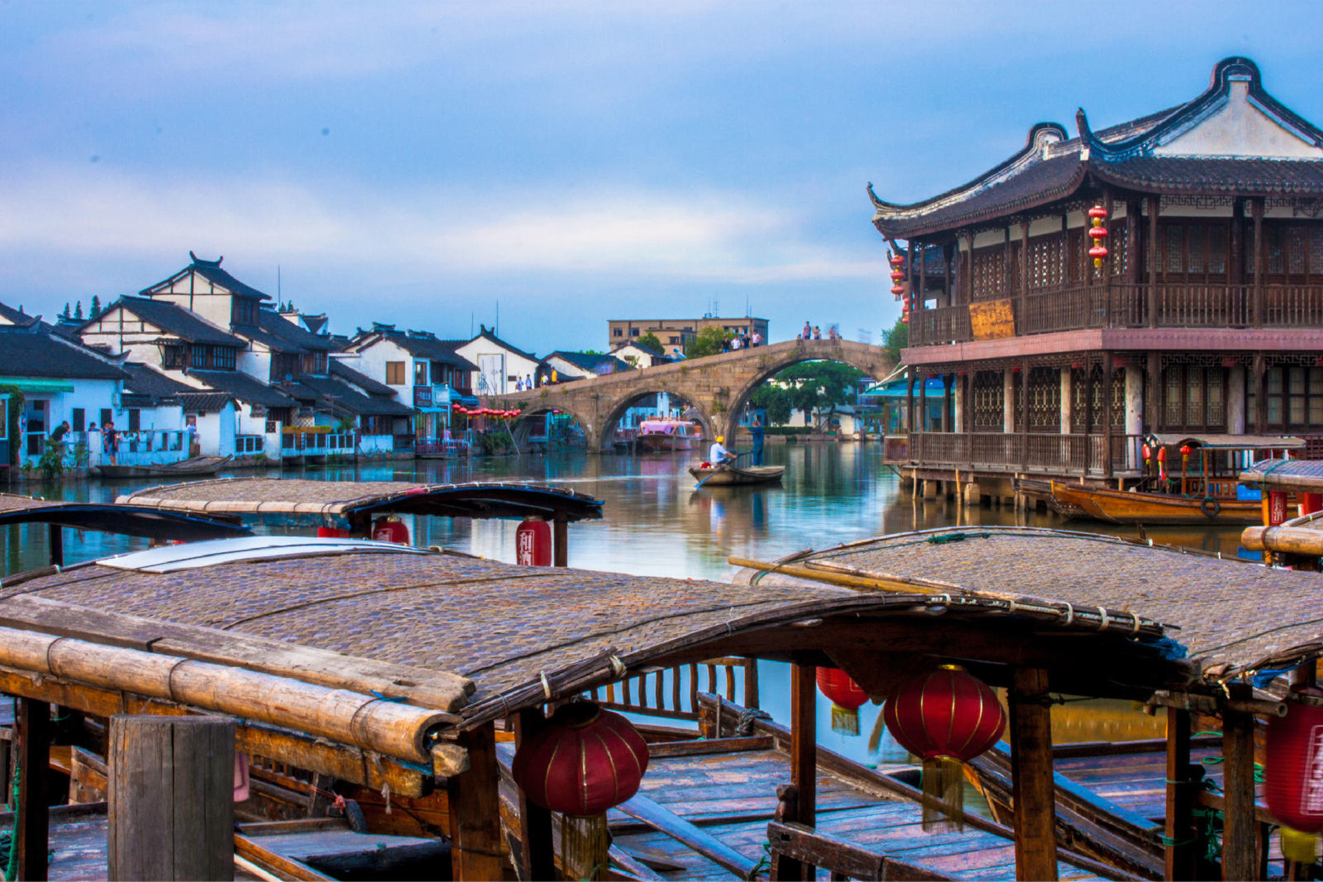 Shanghai Zhujiajiao Ancient Town & Shanghai Film Park 1-Day Tour - Thumbnail 4