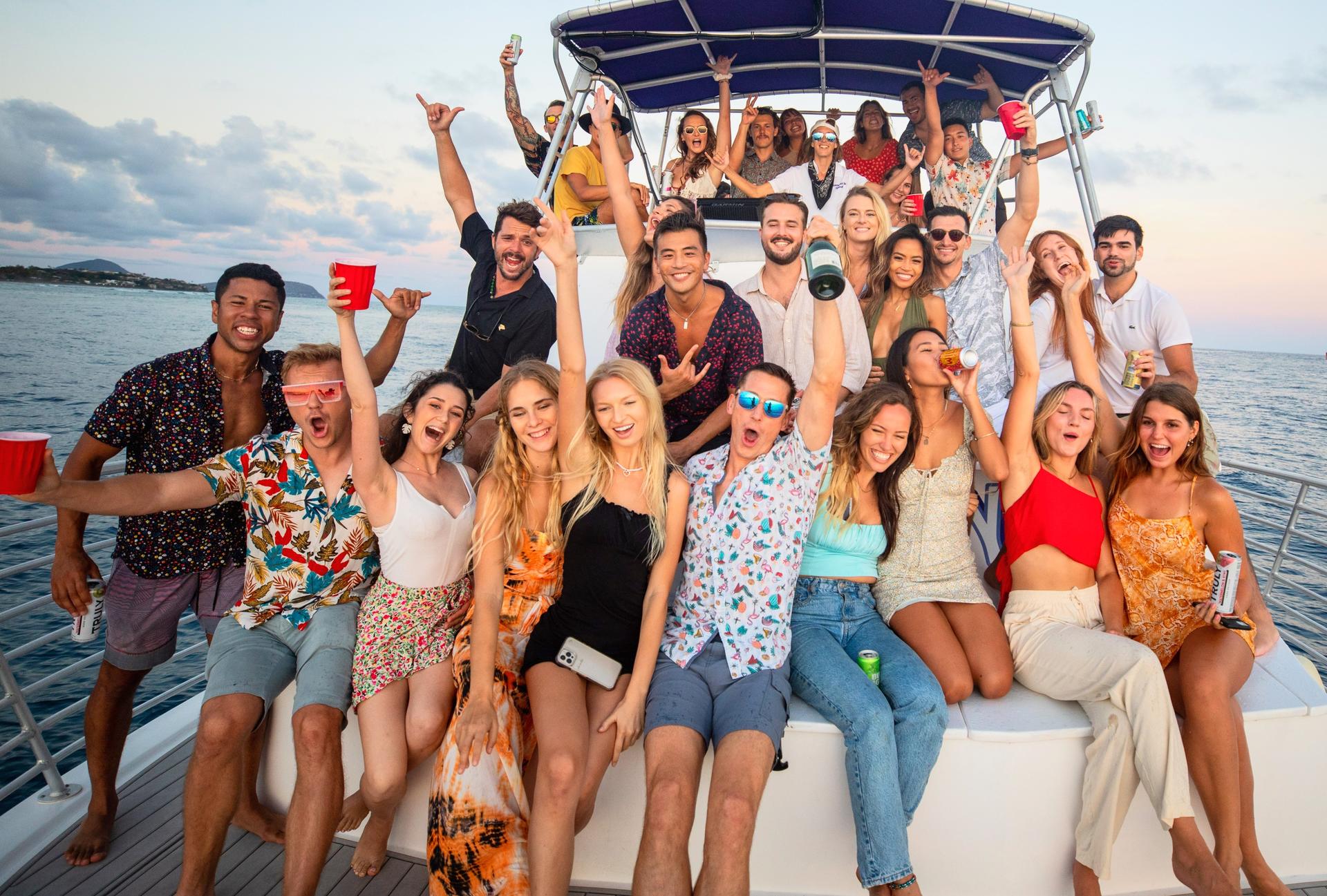 Waikiki Party Cruise in Oahu with a Complimentary Drink - Image 1