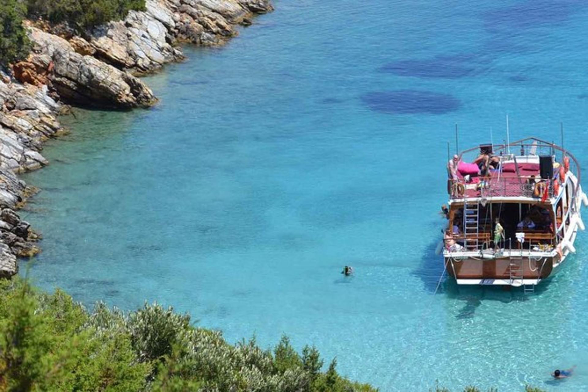 Muğla Bodrum Half-Day Pirate Boat Tour with Photographer - Thumbnail 2