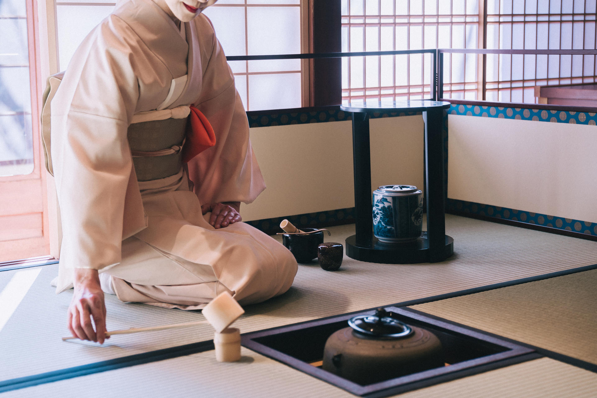 Kyoto: Tea Ceremony with Kimono and Photoshoot - Thumbnail 2