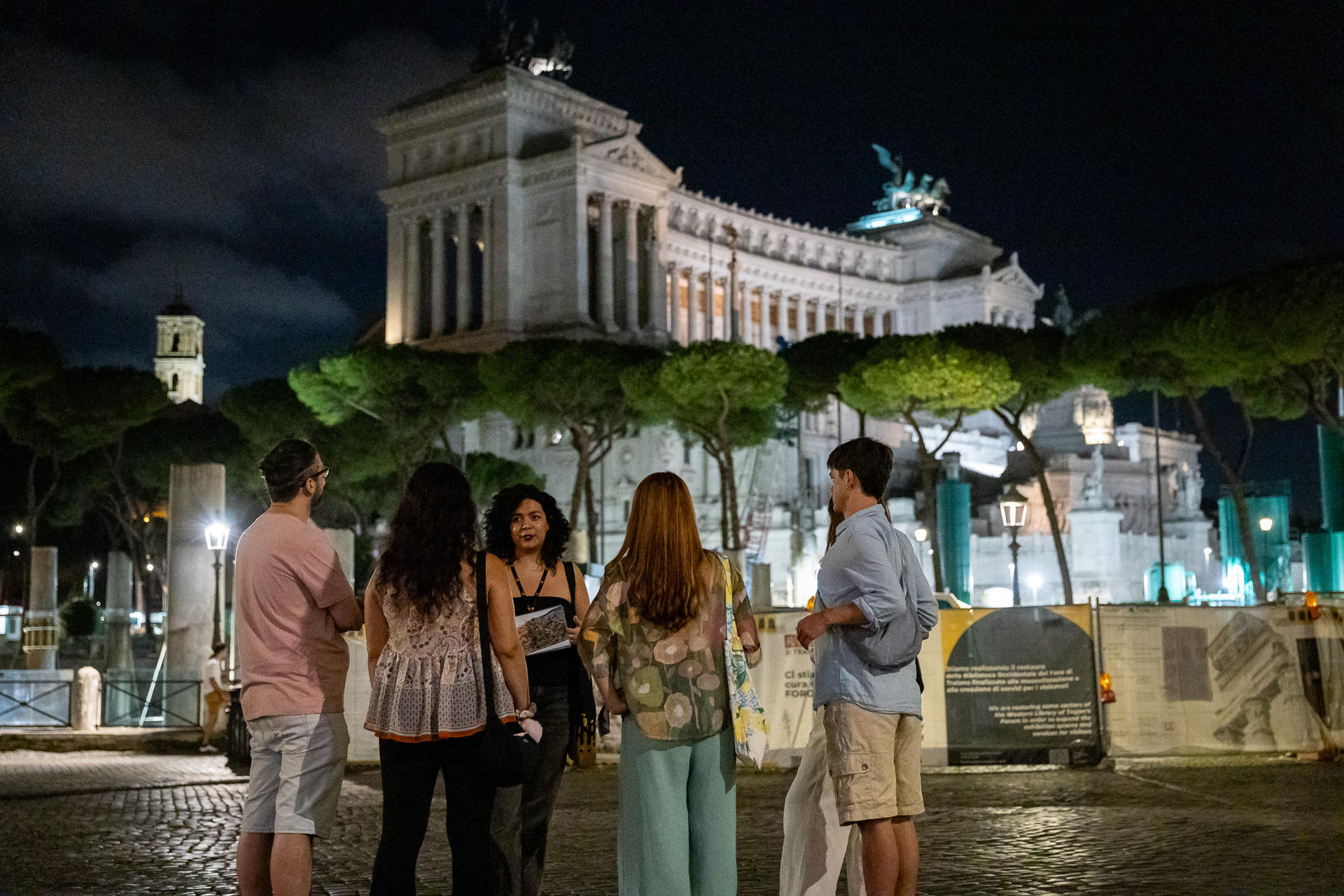 Rome City, Pantheon, and Trevi Fountain Night Walking Tour - Thumbnail 3