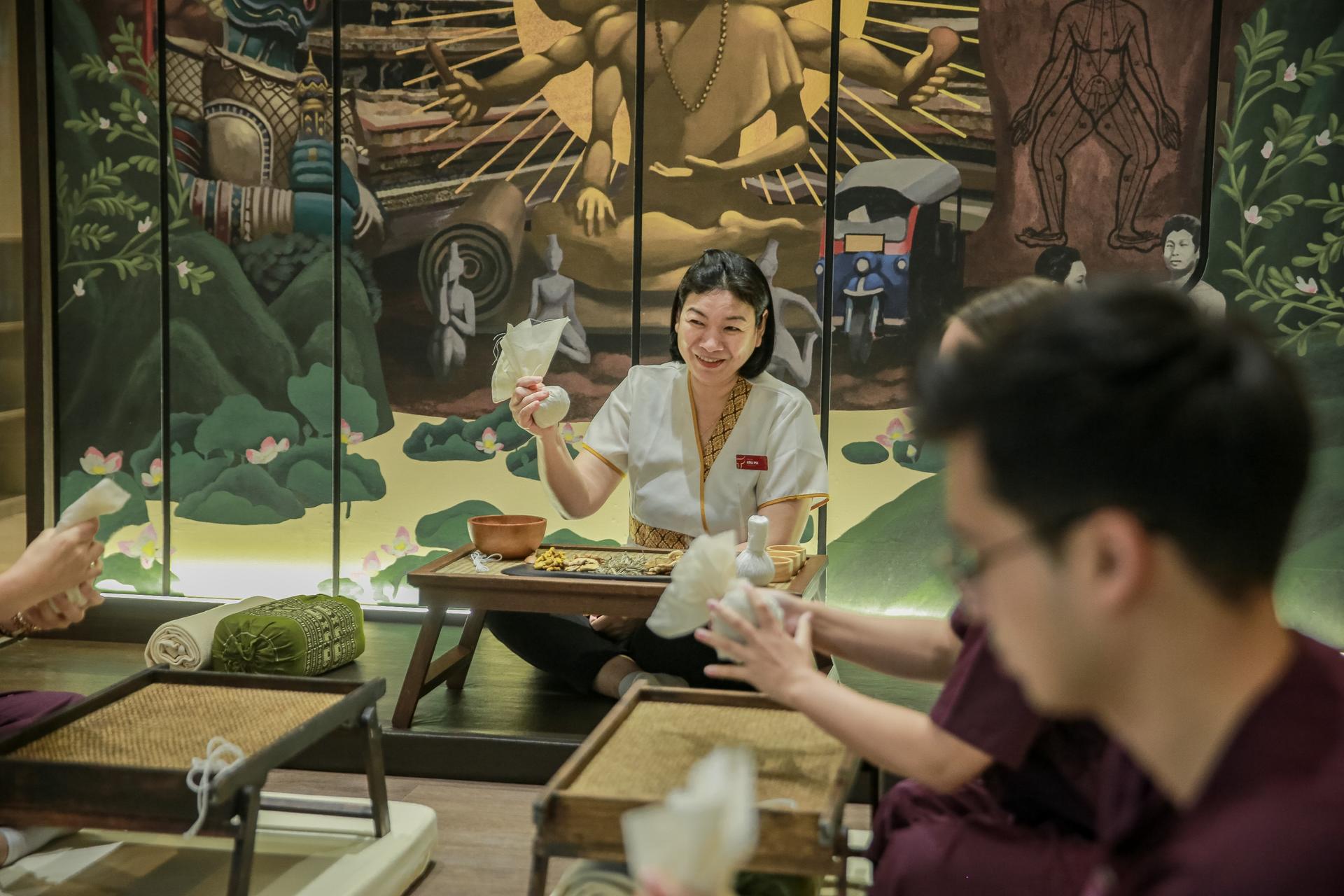 Massage by Master at Srinagarindra in Bangkok - Thumbnail 4