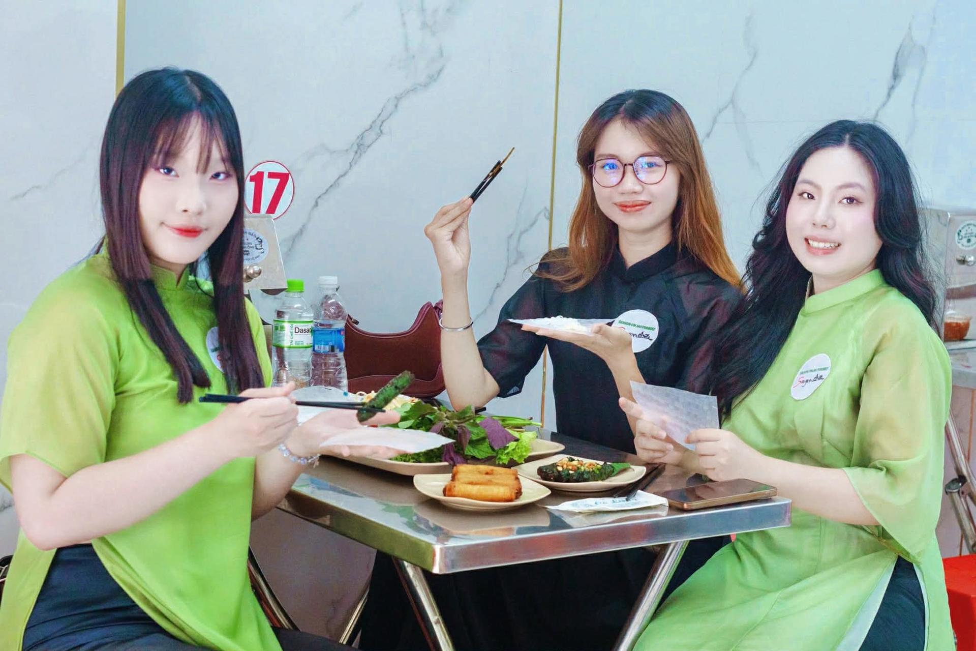 Ho Chi Minh City: Street Food Tour with 12 Tastings - Thumbnail 12