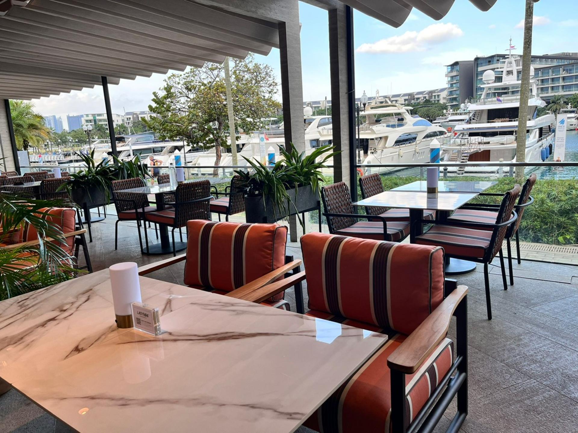 Speedboat Cruise & Marina Dine Adventure by YachtCruiseSG - Thumbnail 8