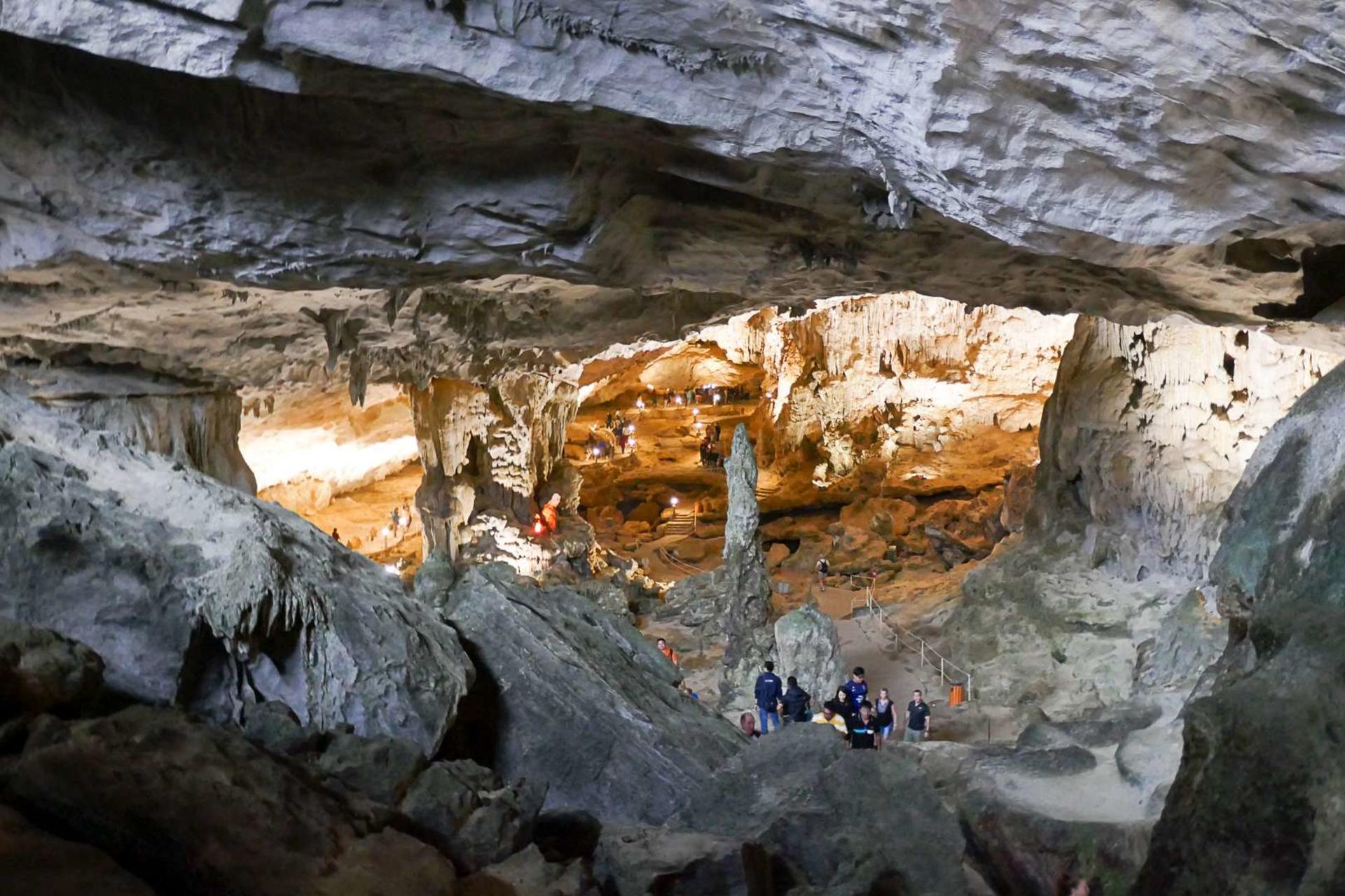 Ha Long Bay Full-Day Small Group Guided Nature Tour - Thumbnail 3