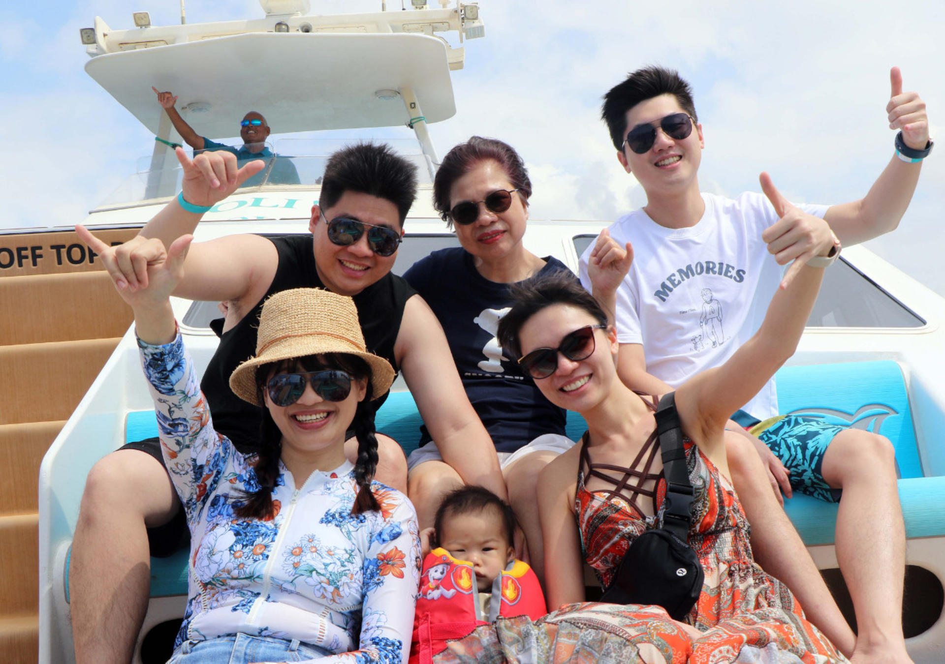 Luxury Morning Snorkel Cruise with Dolphin Watching in Oahu - Thumbnail 13
