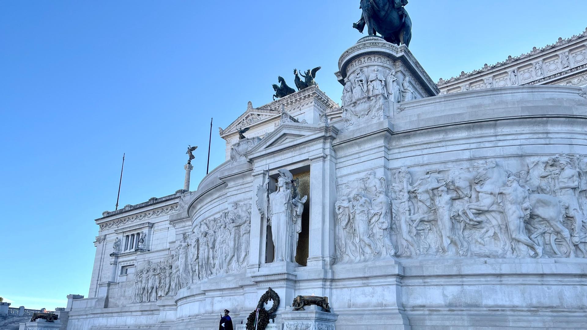 Victor Emmanuel Monument tour with optional elevator access in Rome - Thumbnail 4