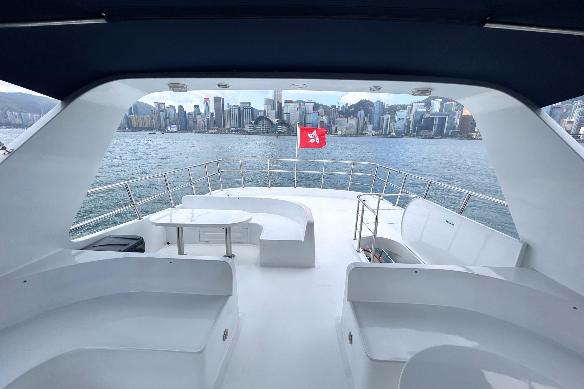 Victoria Harbour Night Cruise Fantasy Star Chaser (Includes Unlimited Snacks and Drinks + Photography) - Thumbnail 8