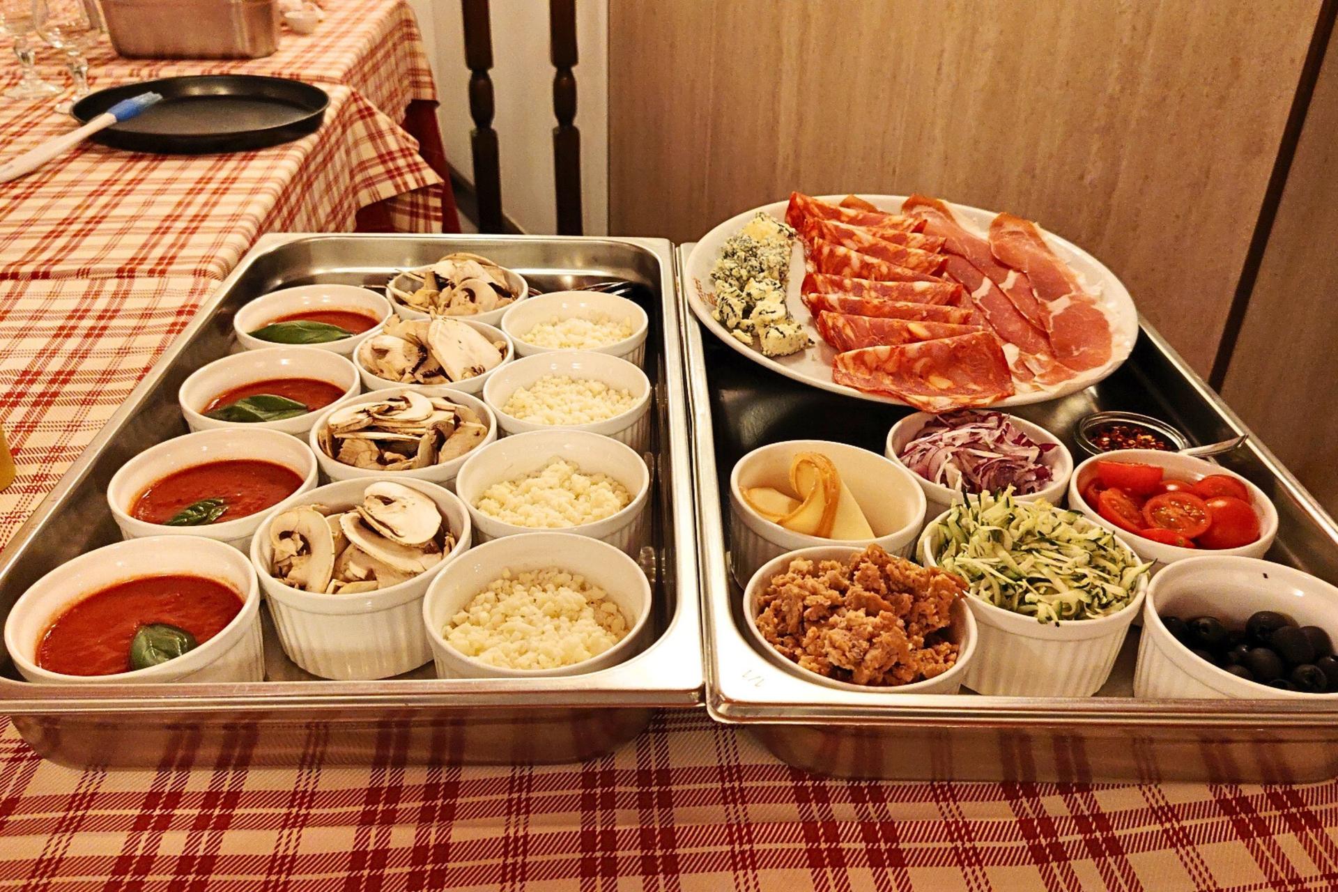 Authentic Roman Pizza Class in Trastevere with walking gelato tour - Thumbnail 8