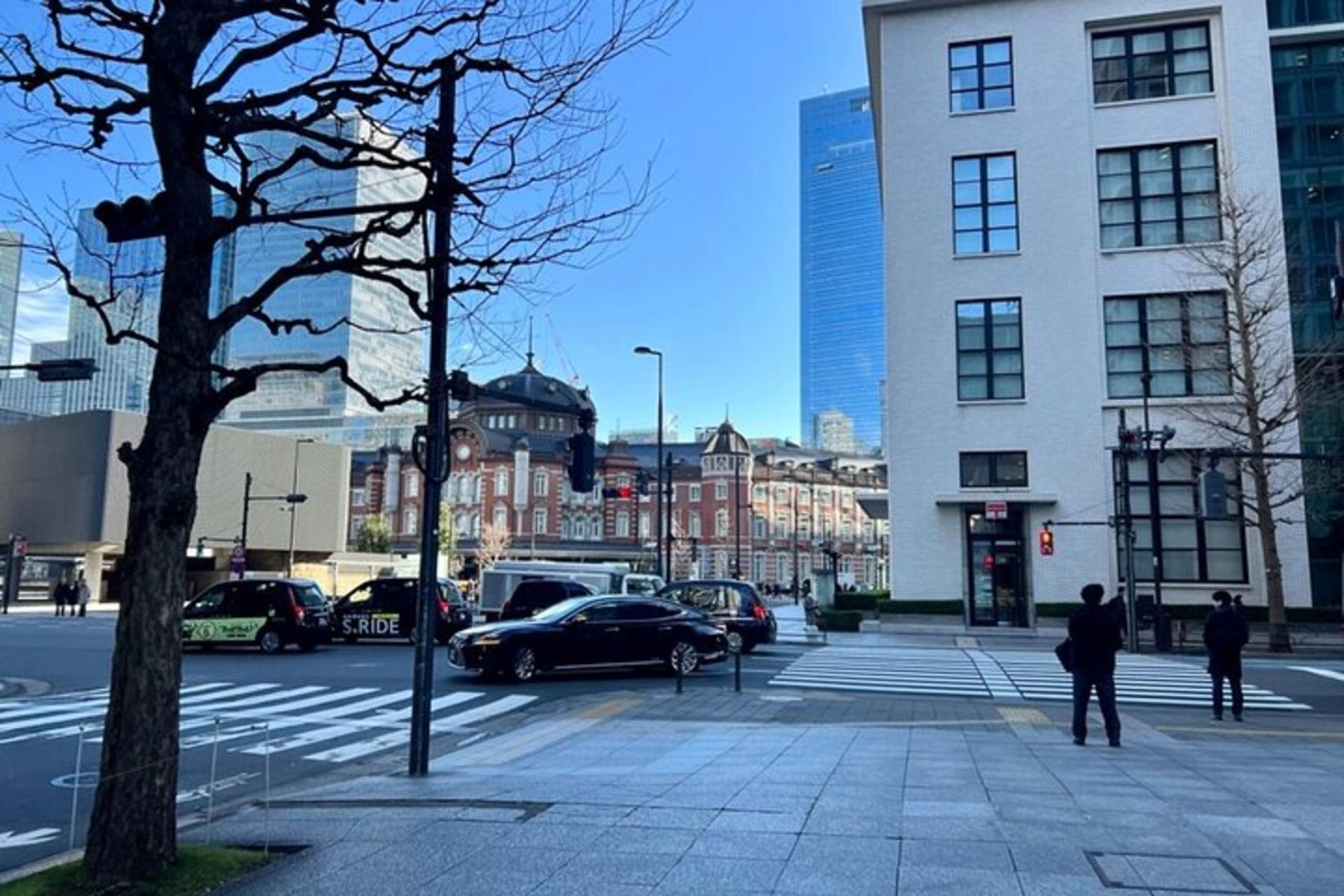 Tokyo: Imperial Palace & Tokyo Station Walking Tour - Thumbnail 5