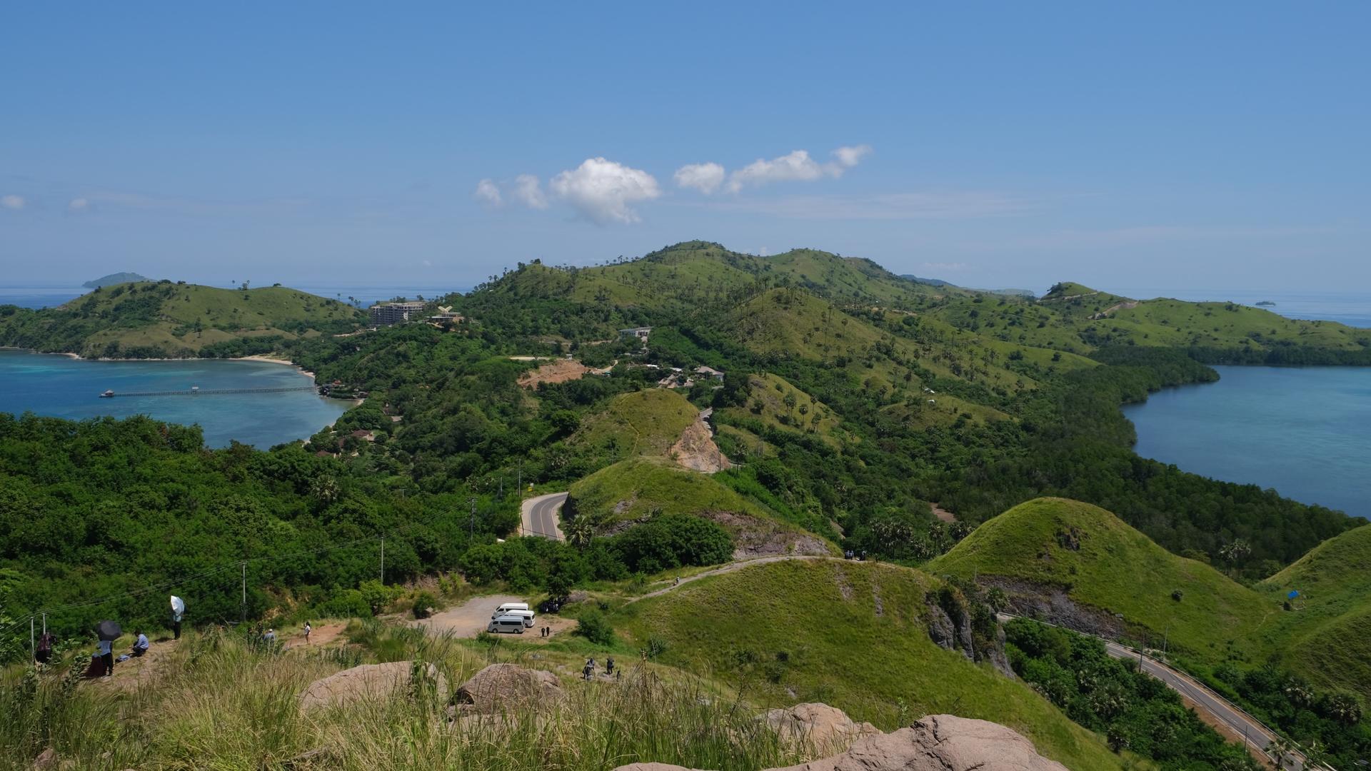Labuan Bajo Half-Day Batu Cermin & Bukit Sylvia Tour - Thumbnail 6
