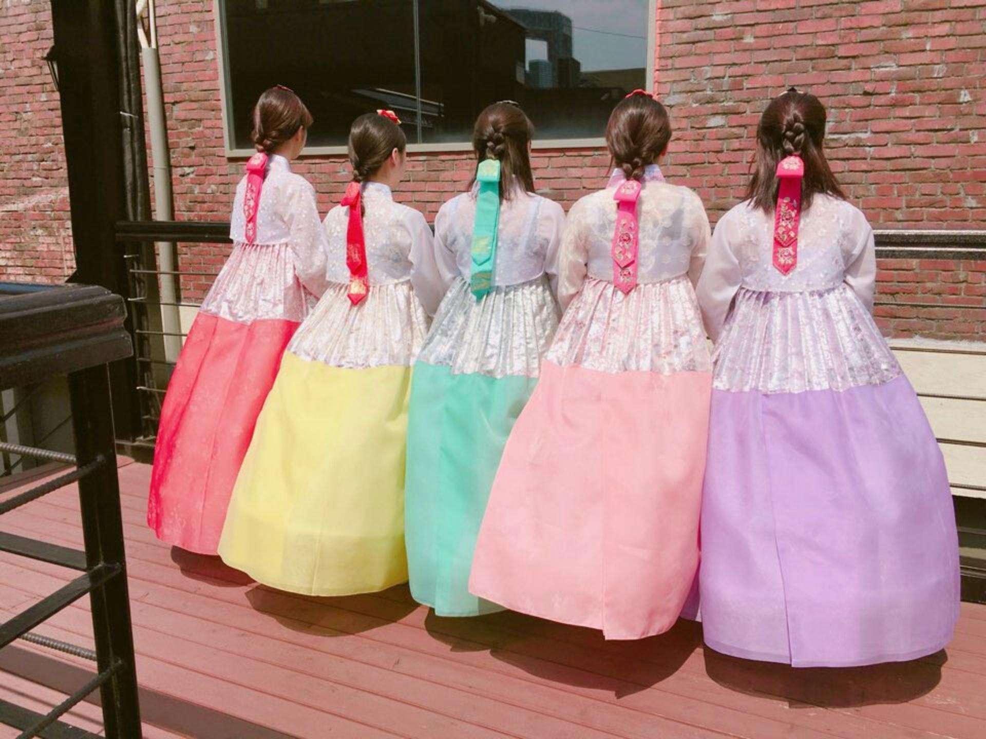 Byulgungteo Hanbok Experience Gyeongbokgung Branch - Thumbnail 4