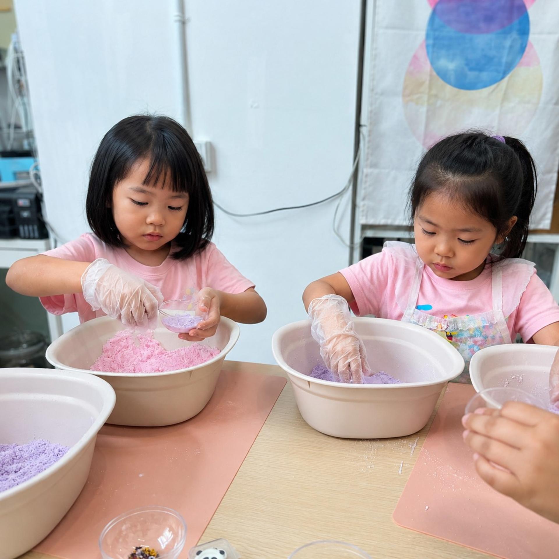 Parent-Child Bath Bombs Making Workshop in Singapore - Thumbnail 12
