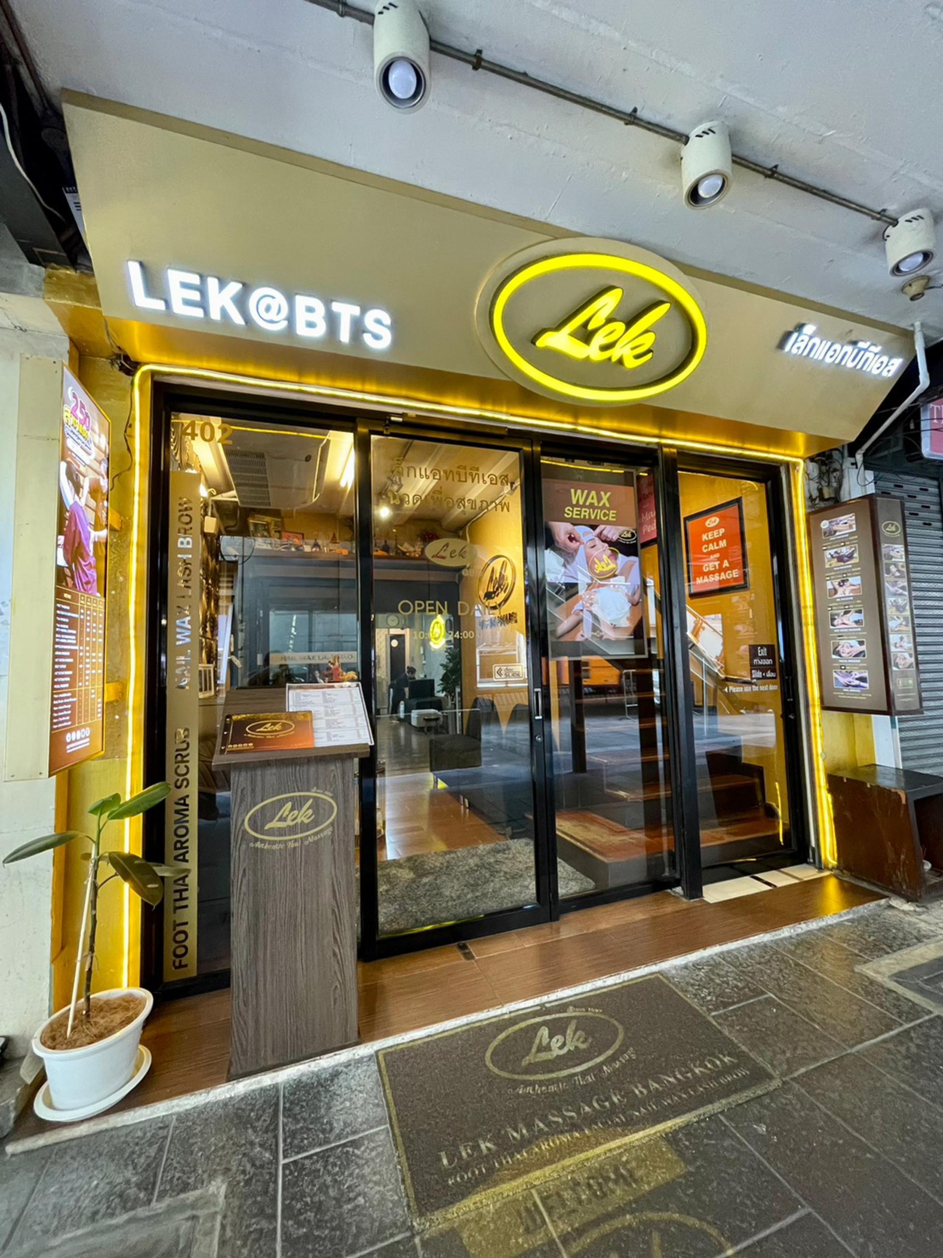 Lek Massage and Spa at BTS Siam Station Experience in Bangkok - Image 1