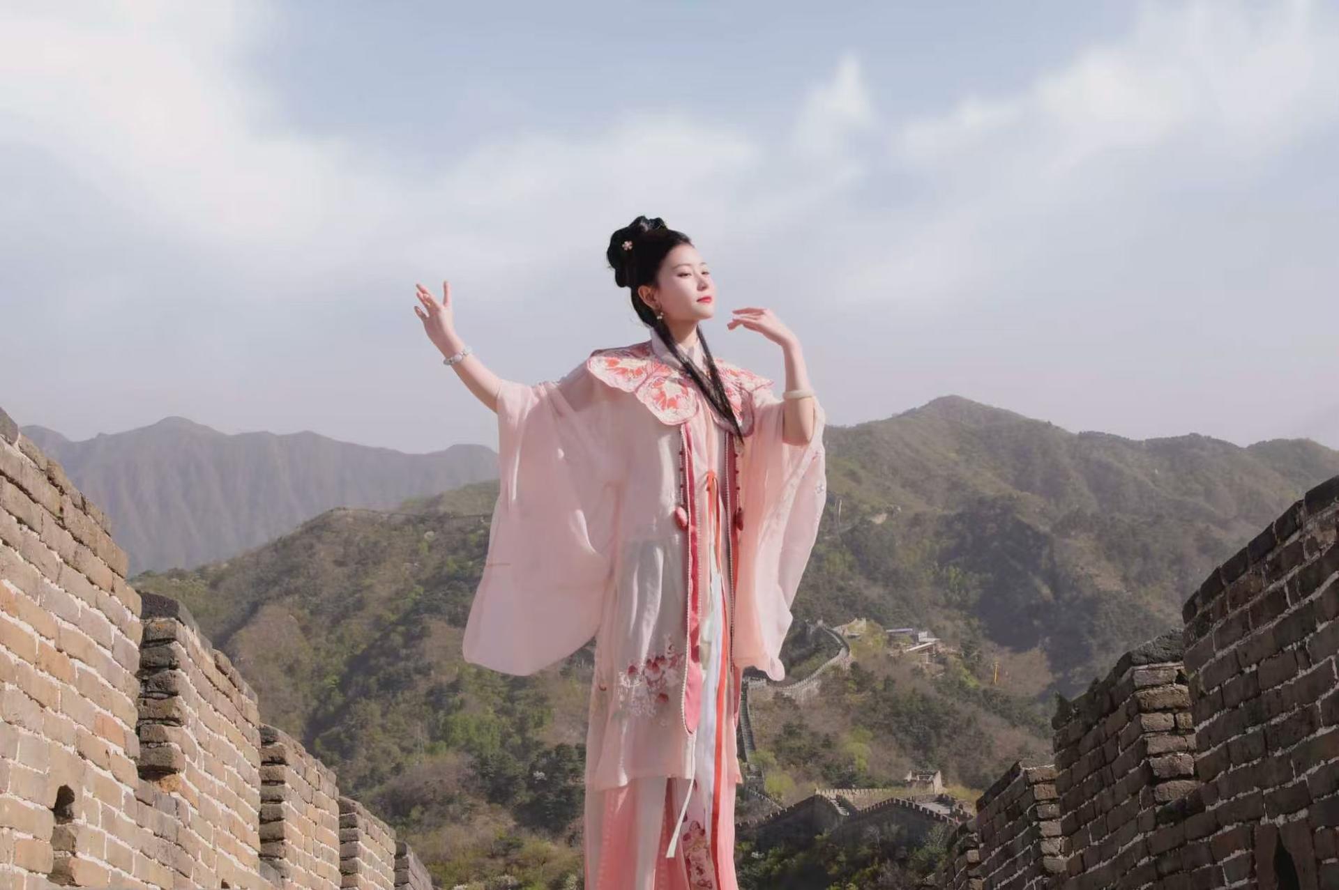 Beijing Mutianyu Great Wall Hanfu Rental & Travel Photography - Thumbnail 4