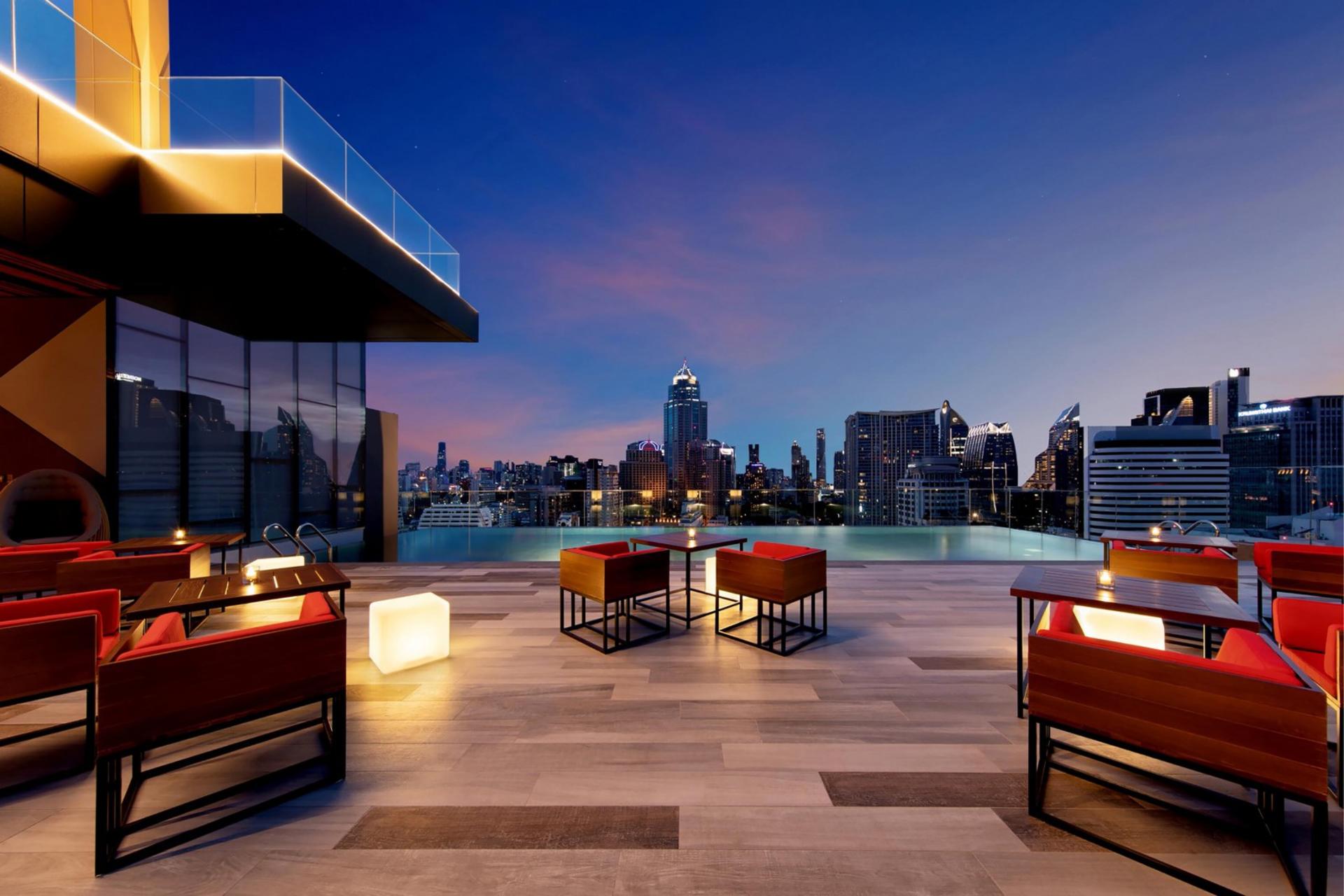 RedSquare Rooftop Bar at Novotel Bangkok Sukhumvit 4 - Thumbnail 3