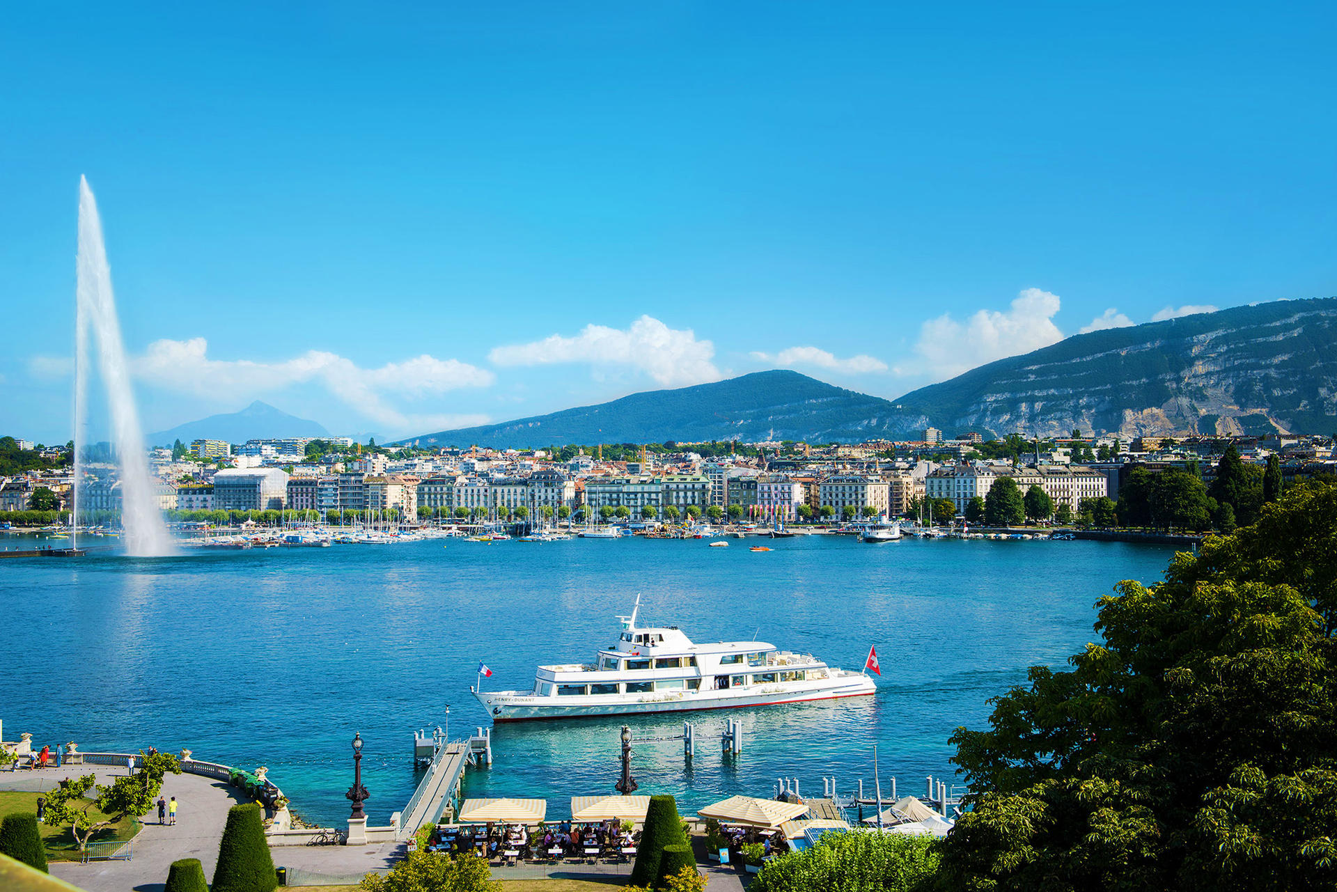 Chamonix and Geneva City Day Tour with Cruise from Geneva - Image 1