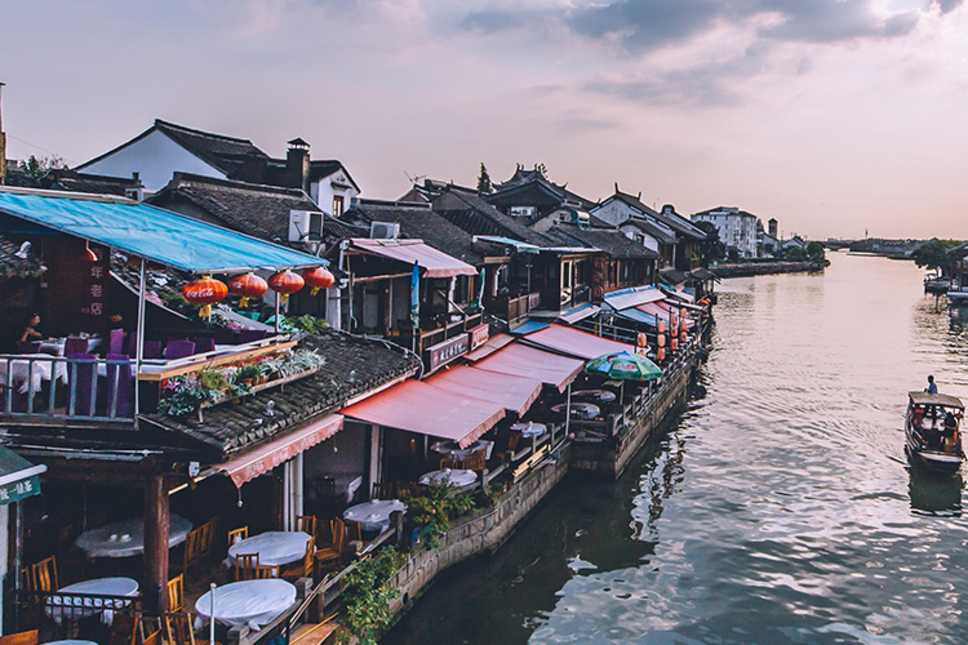 Shanghai Zhujiajiao Ancient Town + Film and Television Park Day Tour - Thumbnail 6