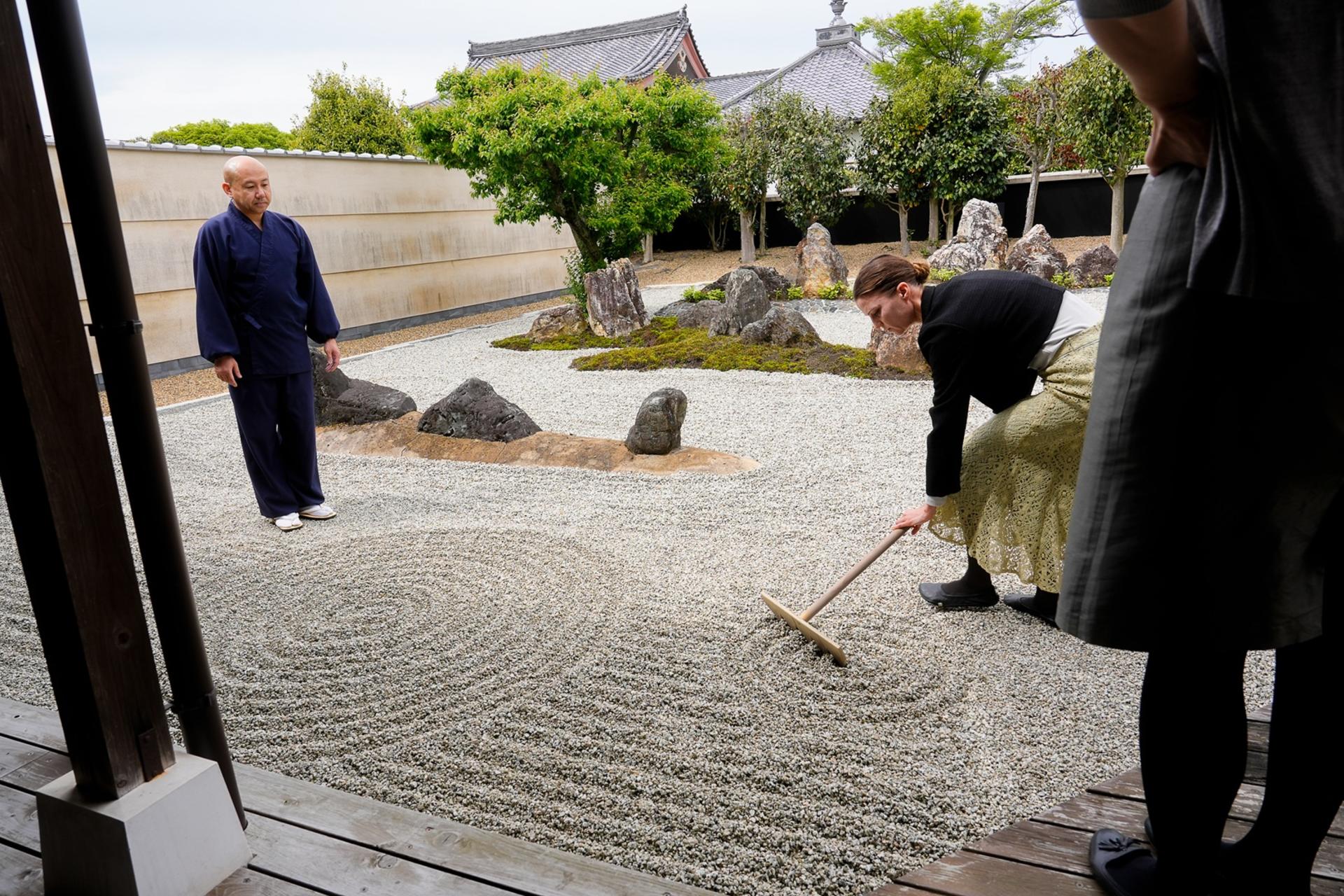 Kyoto Exclusive Temple Maiko Dance Zen Garden and Tea Experience - Thumbnail 5