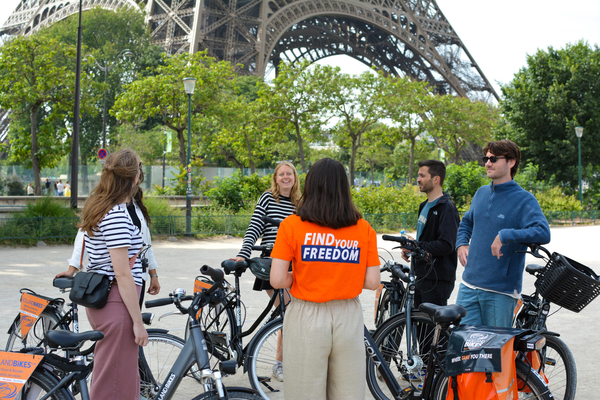 3-Hour City Highlights Bike Tour in Paris - Thumbnail 7
