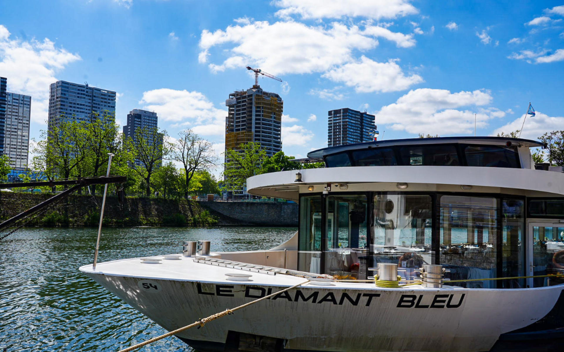 Paris River Seine Cruise Experience with Brunch Buffet - Image 1