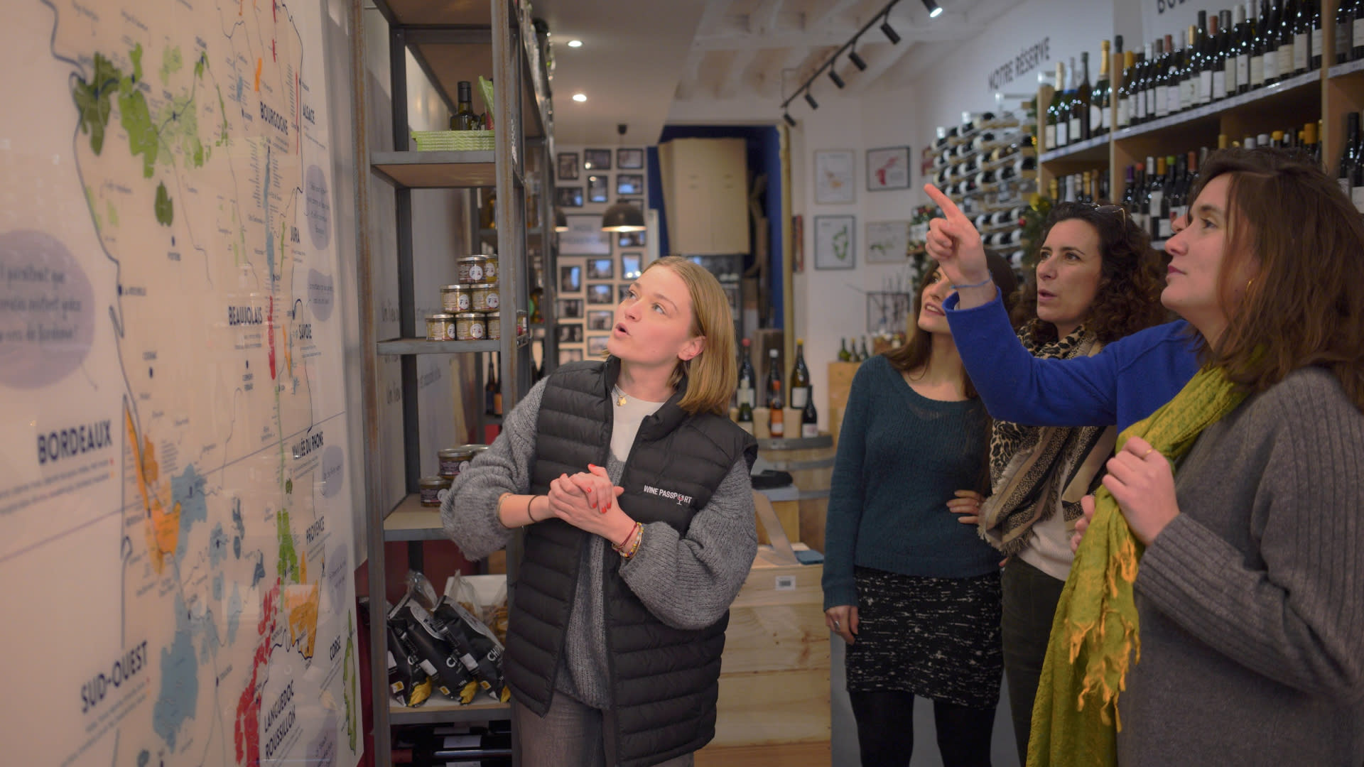 Le Marais Wine or Champagne Tour with 8 Tastings in Paris - Thumbnail 5