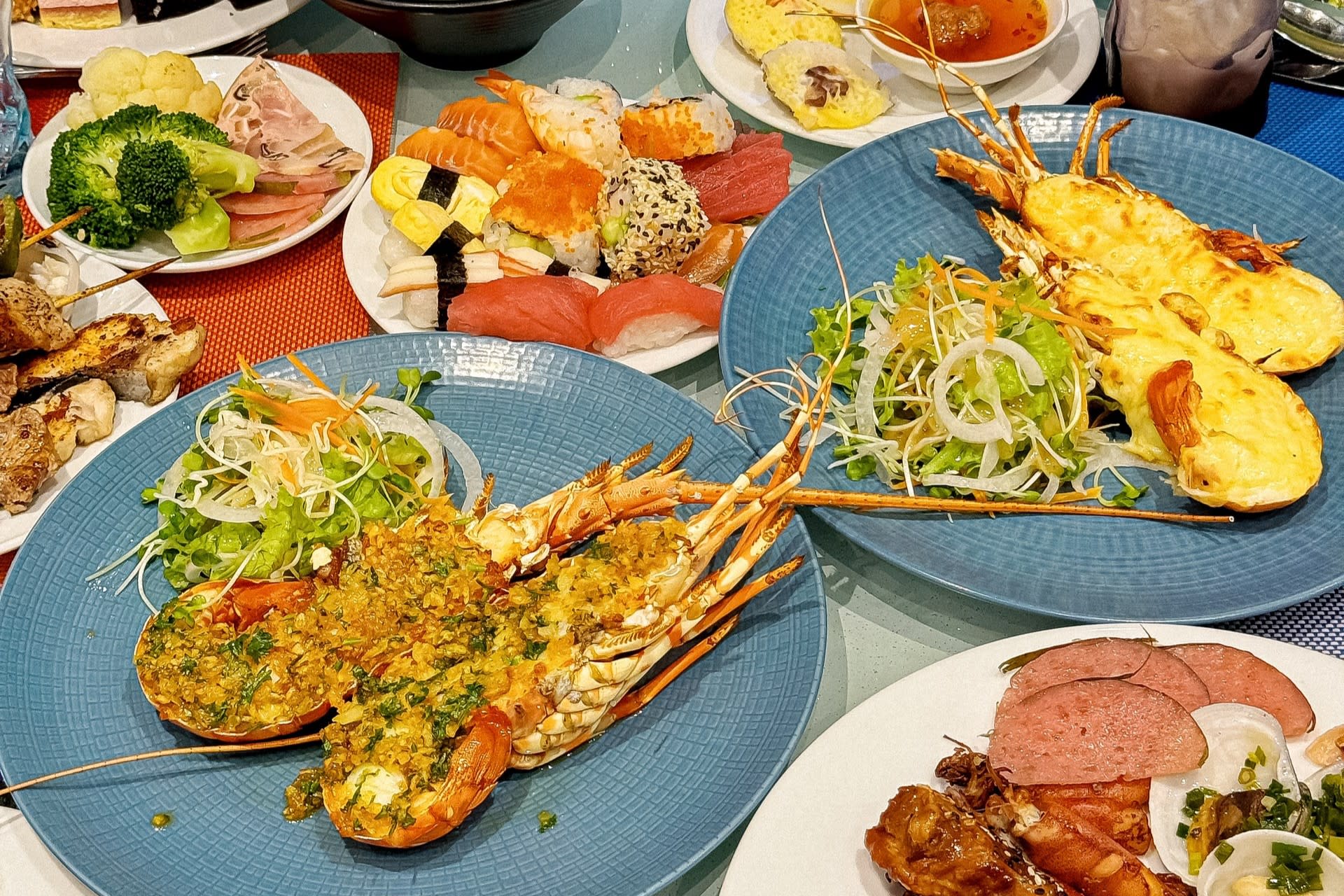 Seafood Buffet Dinner in Novotel Nha Trang - Image 1