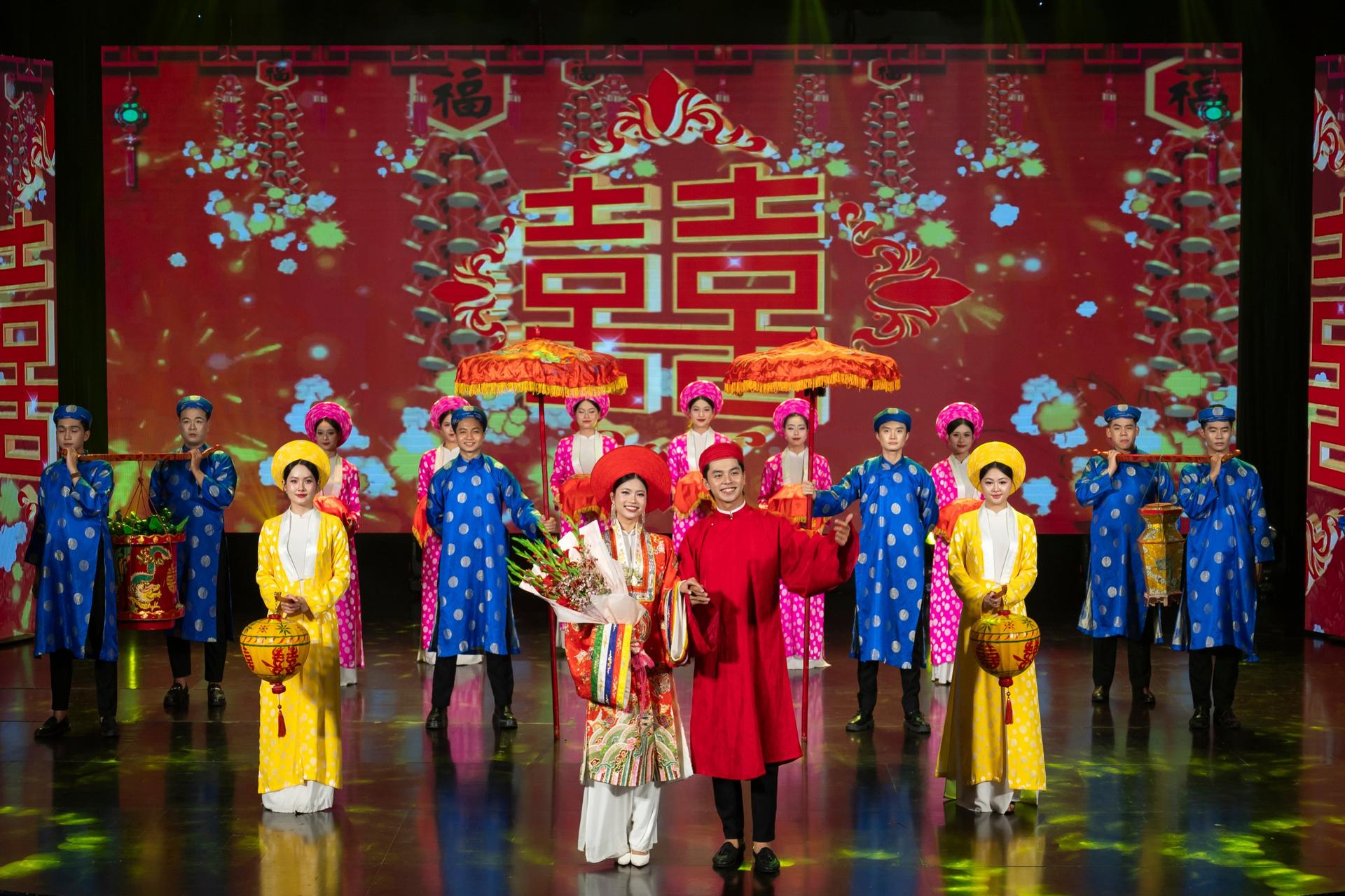 Ao Dai Show Ticket in Da Nang - Thumbnail 4