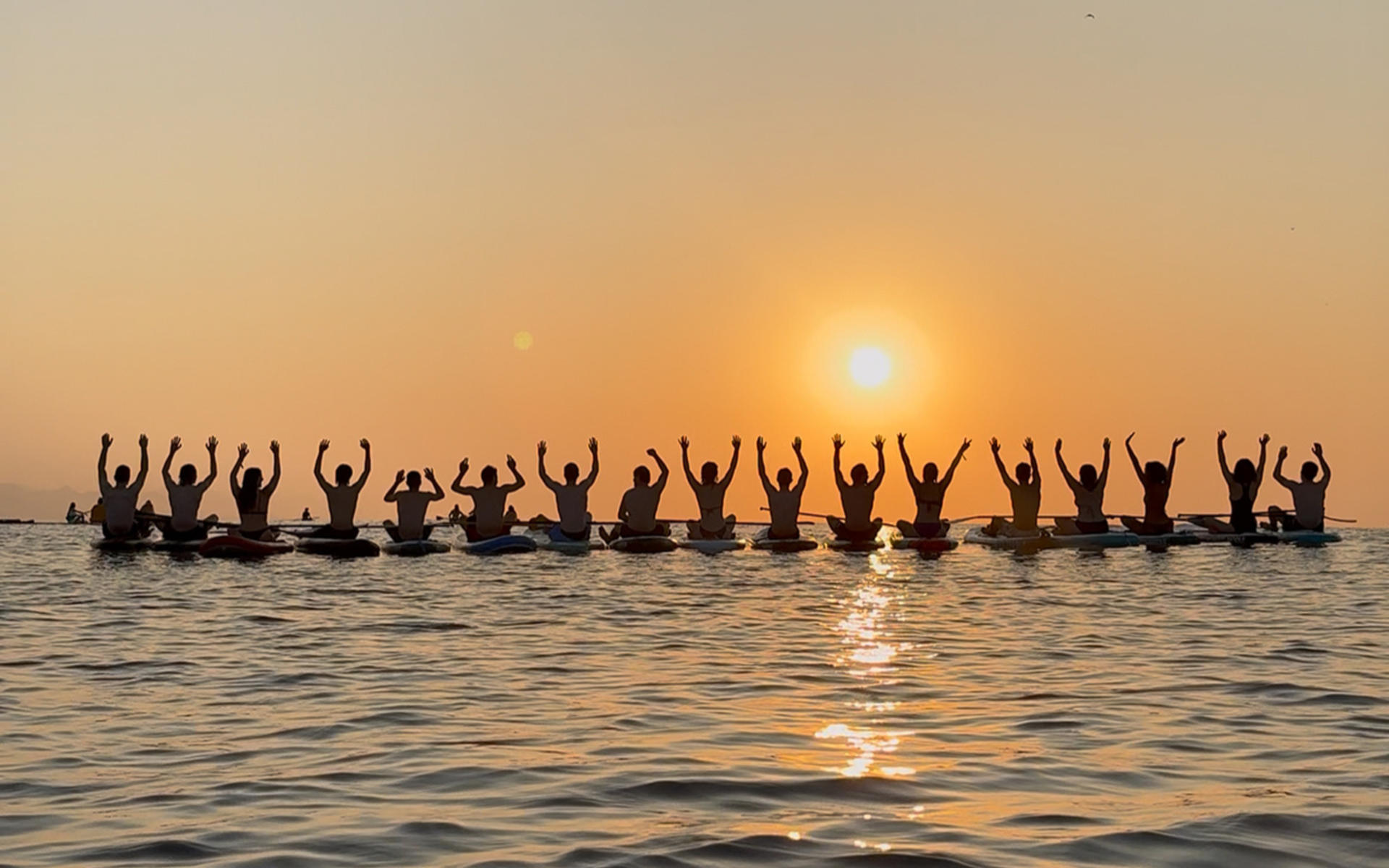 Barcelona Sunrise Paddleboarding with Breakfast & Photos - Thumbnail 2
