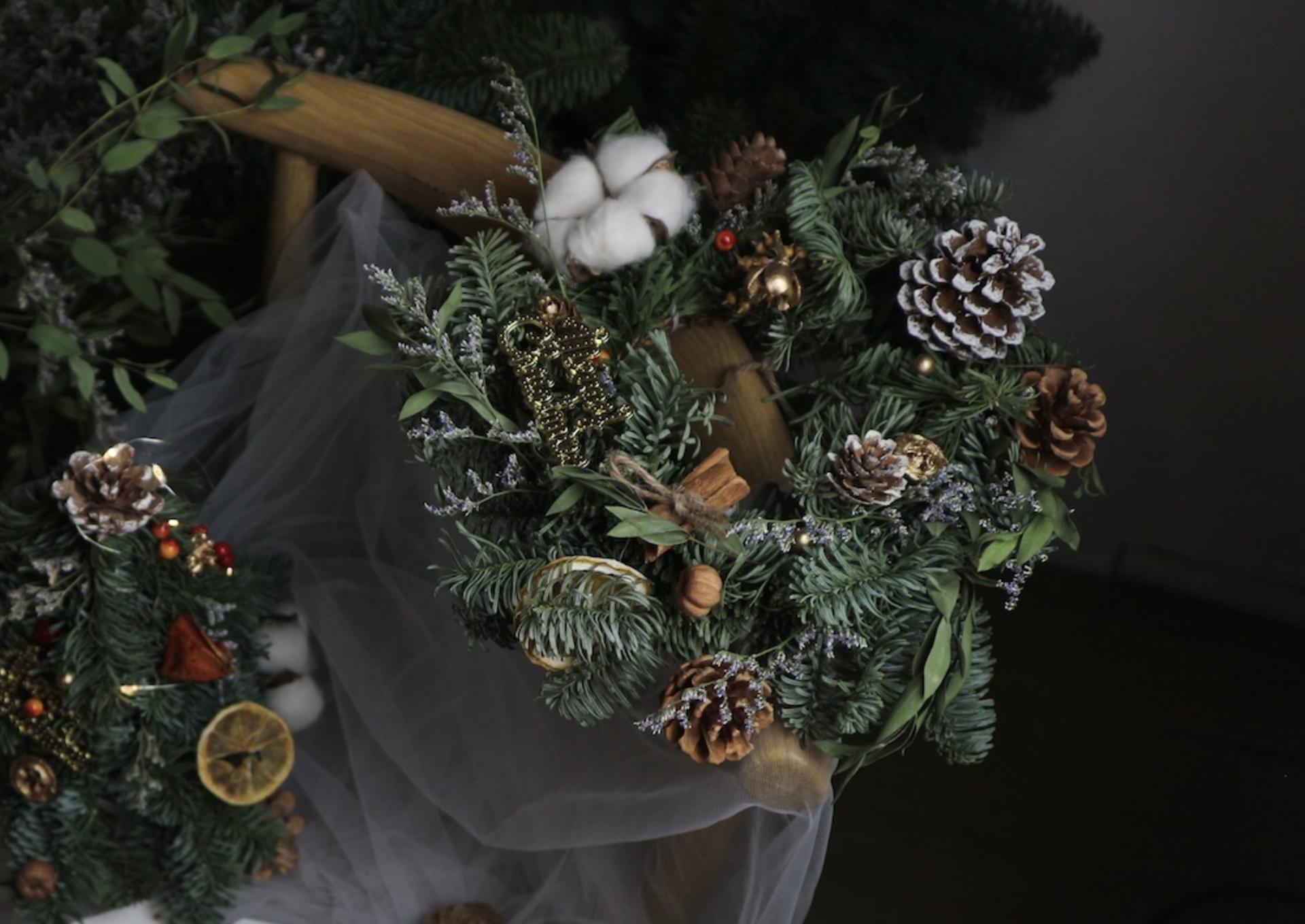 Myosotis Flower Christmas Wreath Workshop - Thumbnail 10