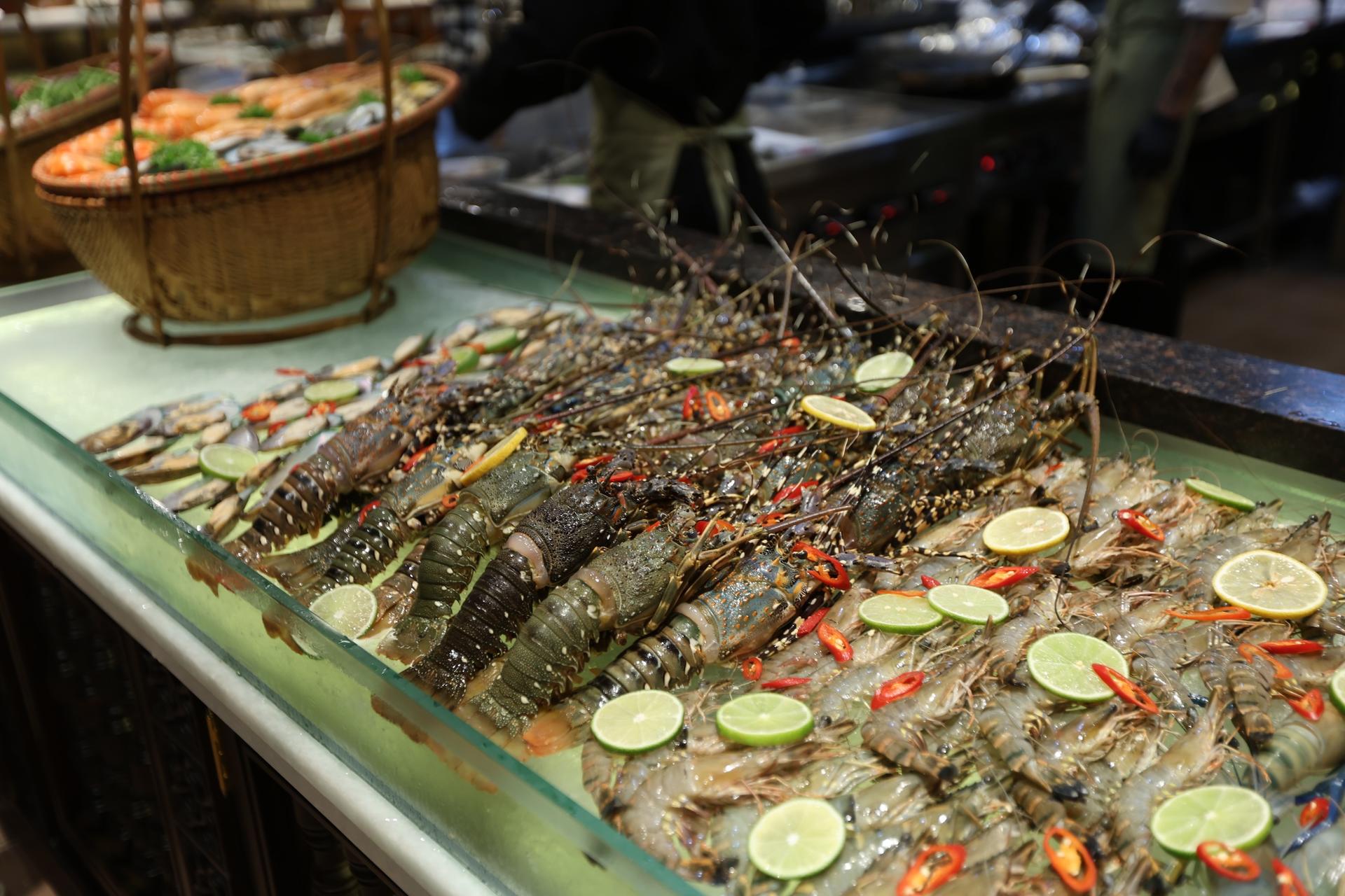 REVER Cruise: A Refined Dining Journey Along the Saigon River - Thumbnail 11