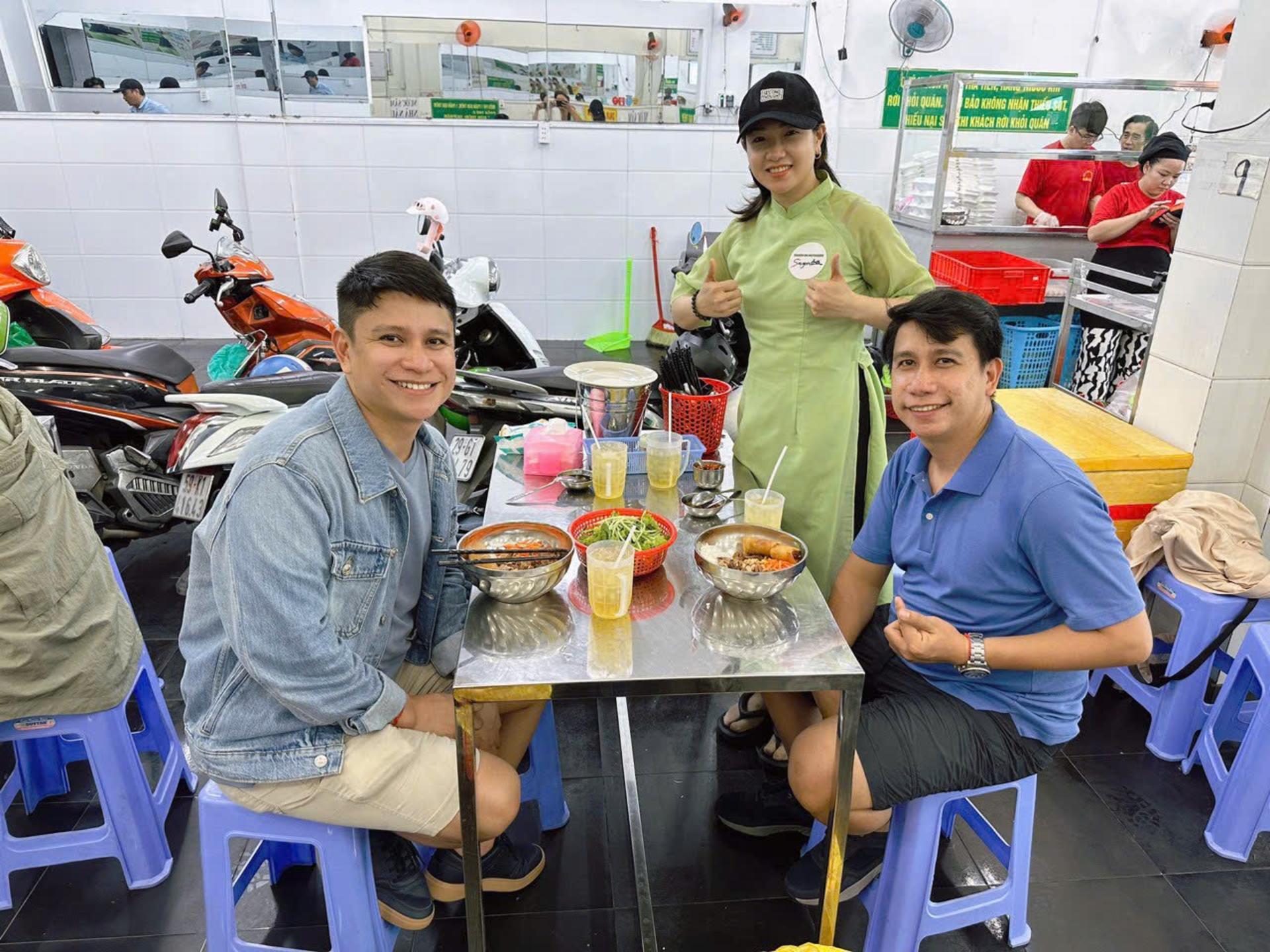 Ho Chi Minh City: Walking Street Food Tour with 12 Local Tastings - Thumbnail 16
