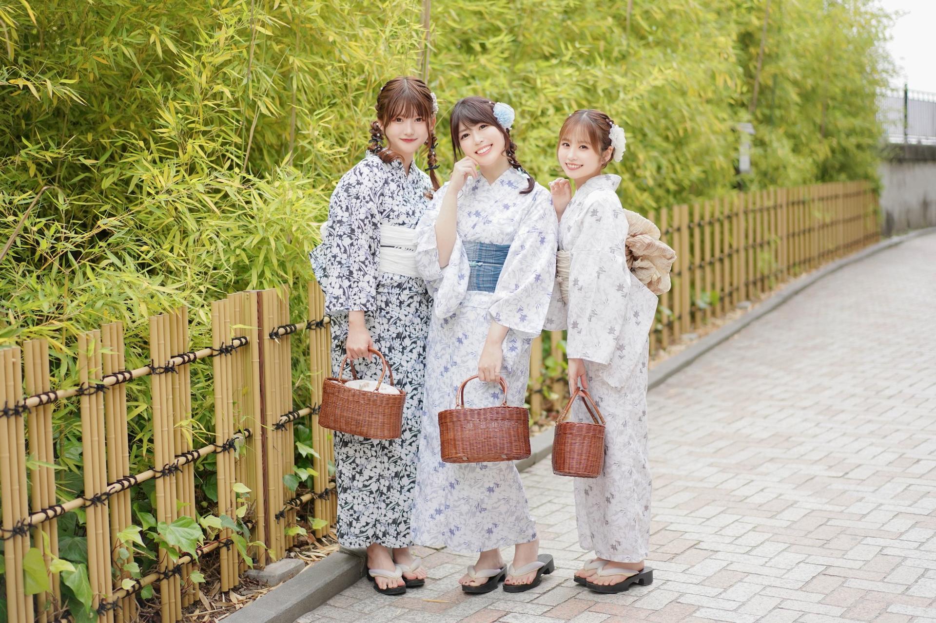 Kimono rental near Kiyomizu-dera Temple in Kyoto | Choose from additional options such as tea ceremony & matcha making, makeup, and photo shoots | Aiwafuku Kiyomizu Main Store - Thumbnail 18