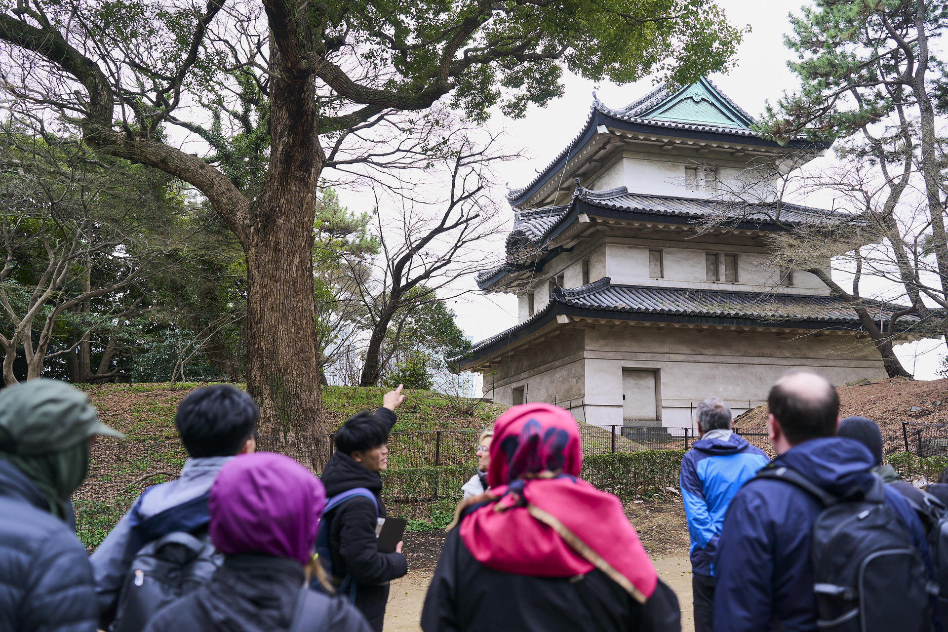 Tokyo Castle & Imperial PalaceーShogun Walking Tour - Thumbnail 4