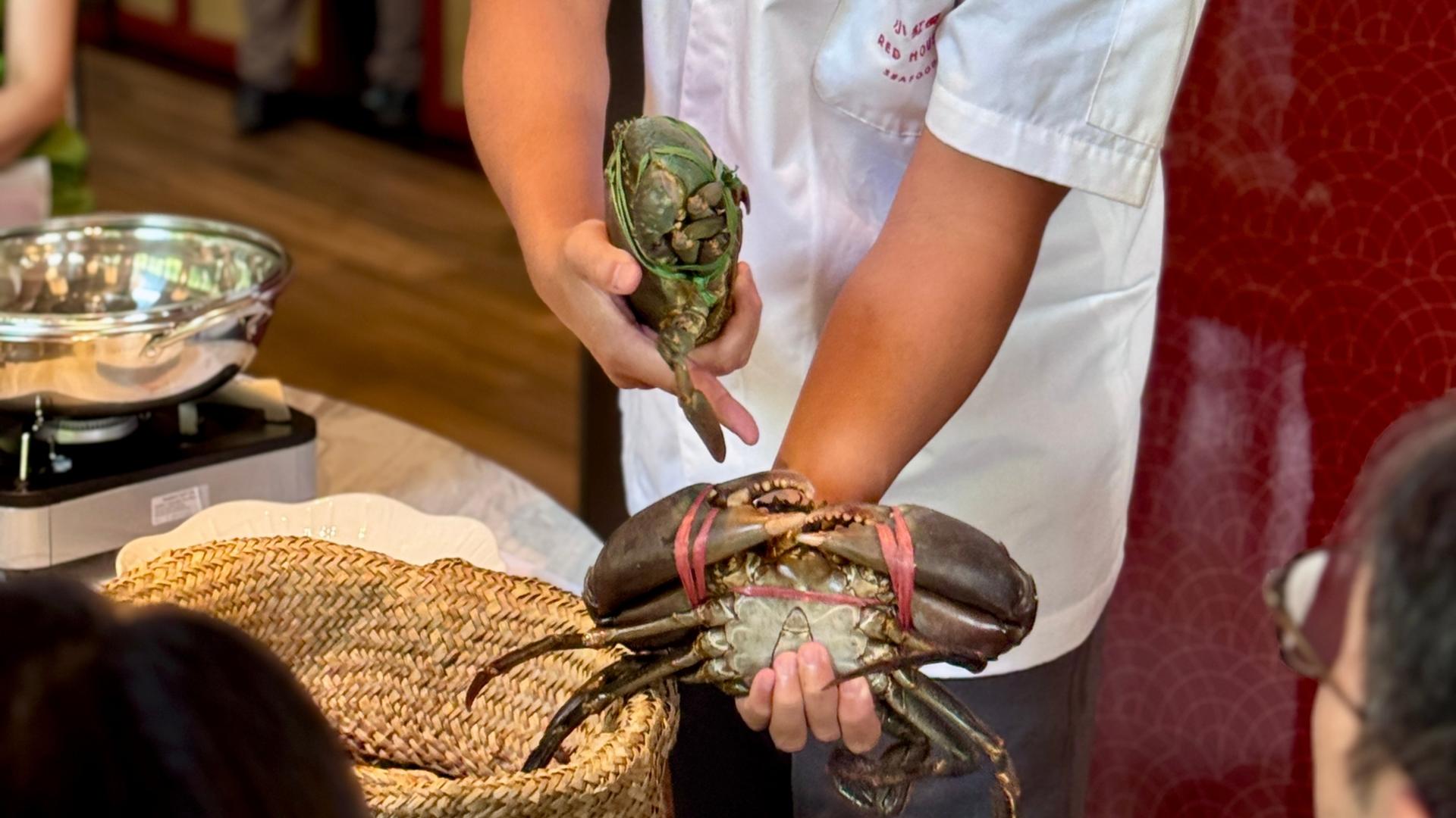 Red House Seafood Chilli Crab Workshop in Singapore  - Thumbnail 7