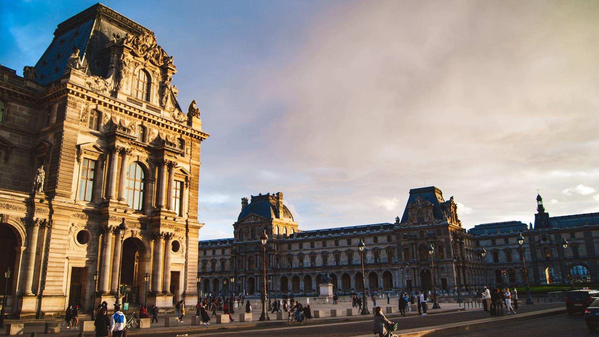 Louvre Museum and Seine River Cruise Tour - Thumbnail 12