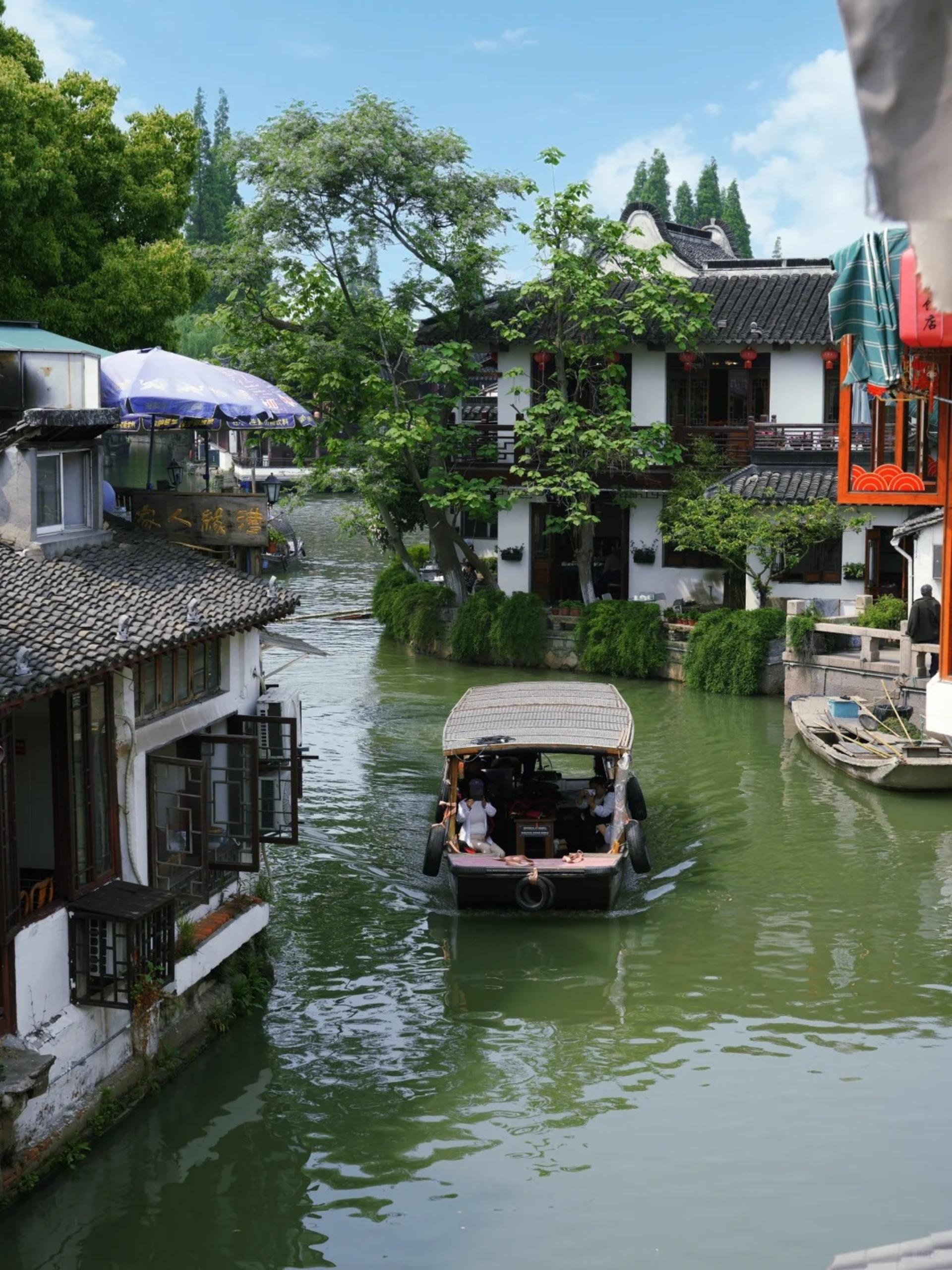 Shanghai Zhujiajiao Ancient Town & Shanghai Film Park 1-Day Tour - Thumbnail 5